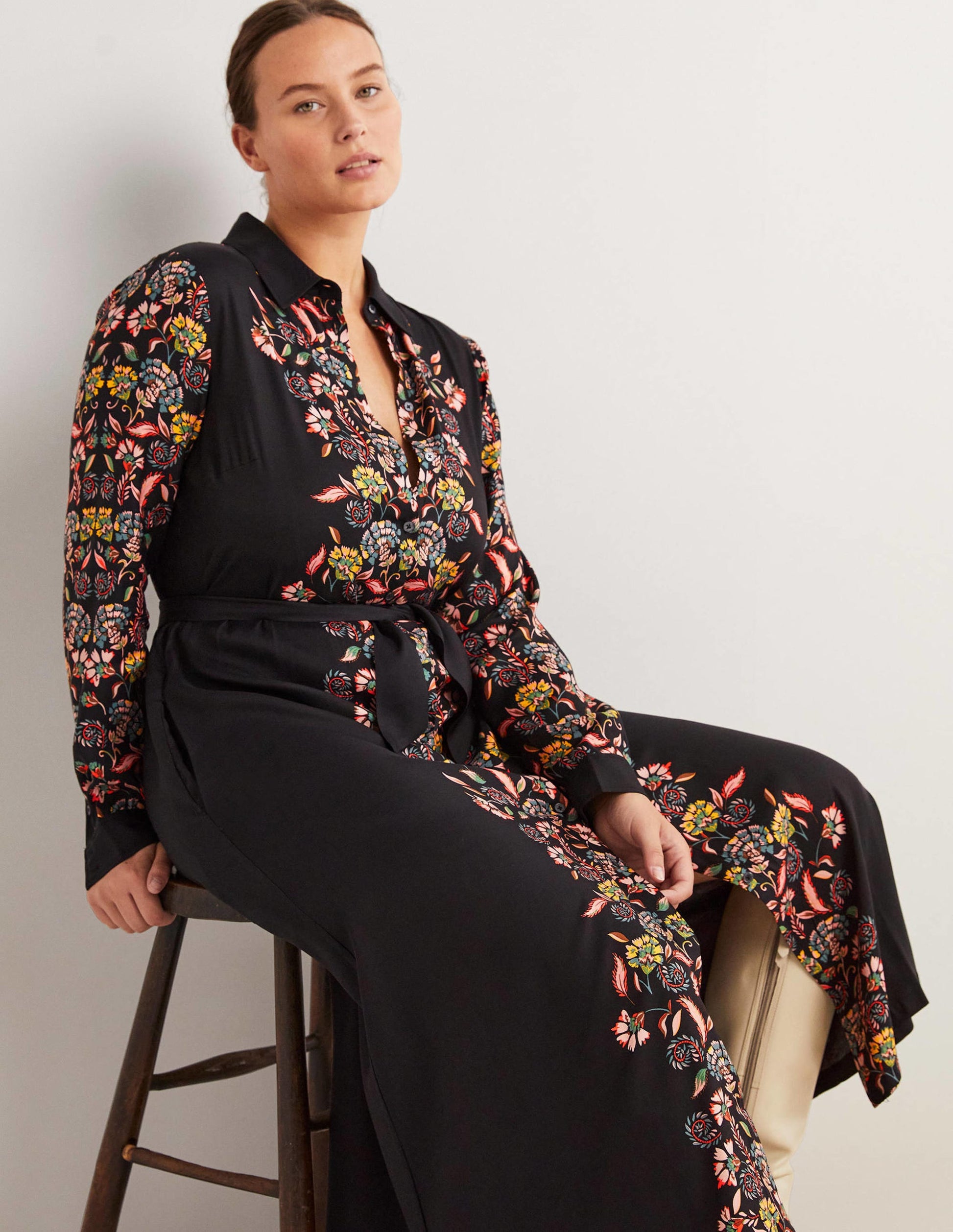 Langärmliges Midi-Hemdblusenkleid-Schwarz, Blütenknospen-4