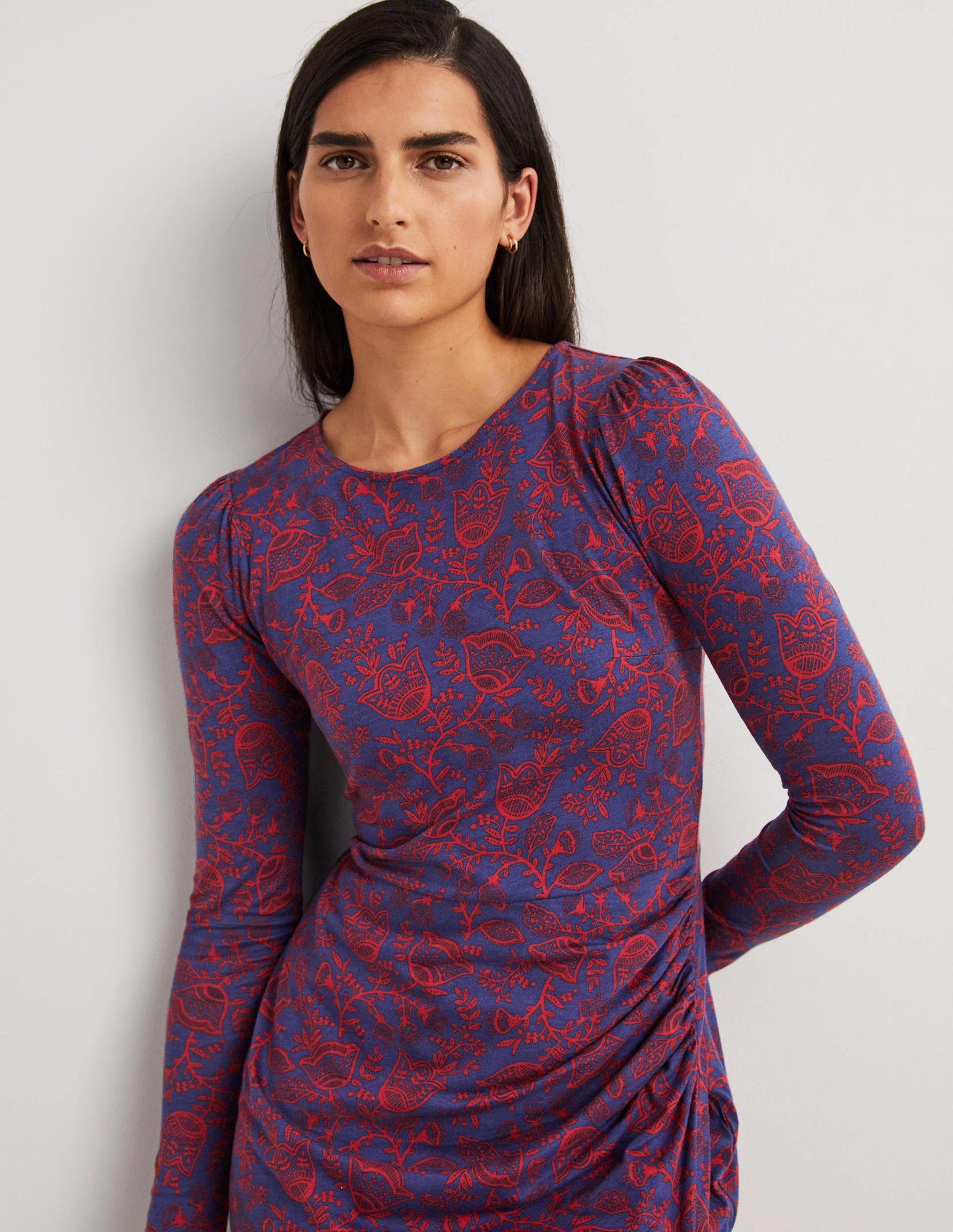 Gerafftes Midikleid aus Jersey-Marineblau, Tulpenranken-4