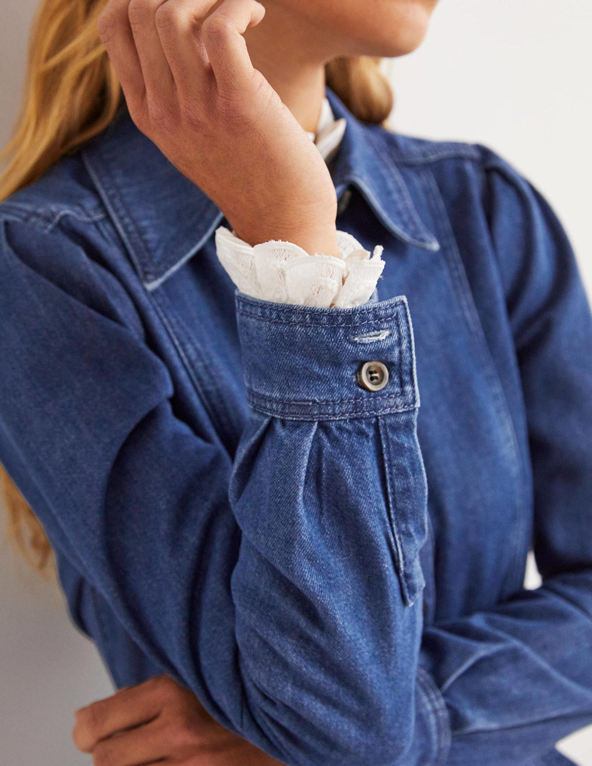 Denim-Minikleid mit Puffärmeln-Mittleres Vintageblau - Image 4