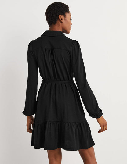 Lockeres Mini-Hemdblusenkleid mit Stufen-Schwarz