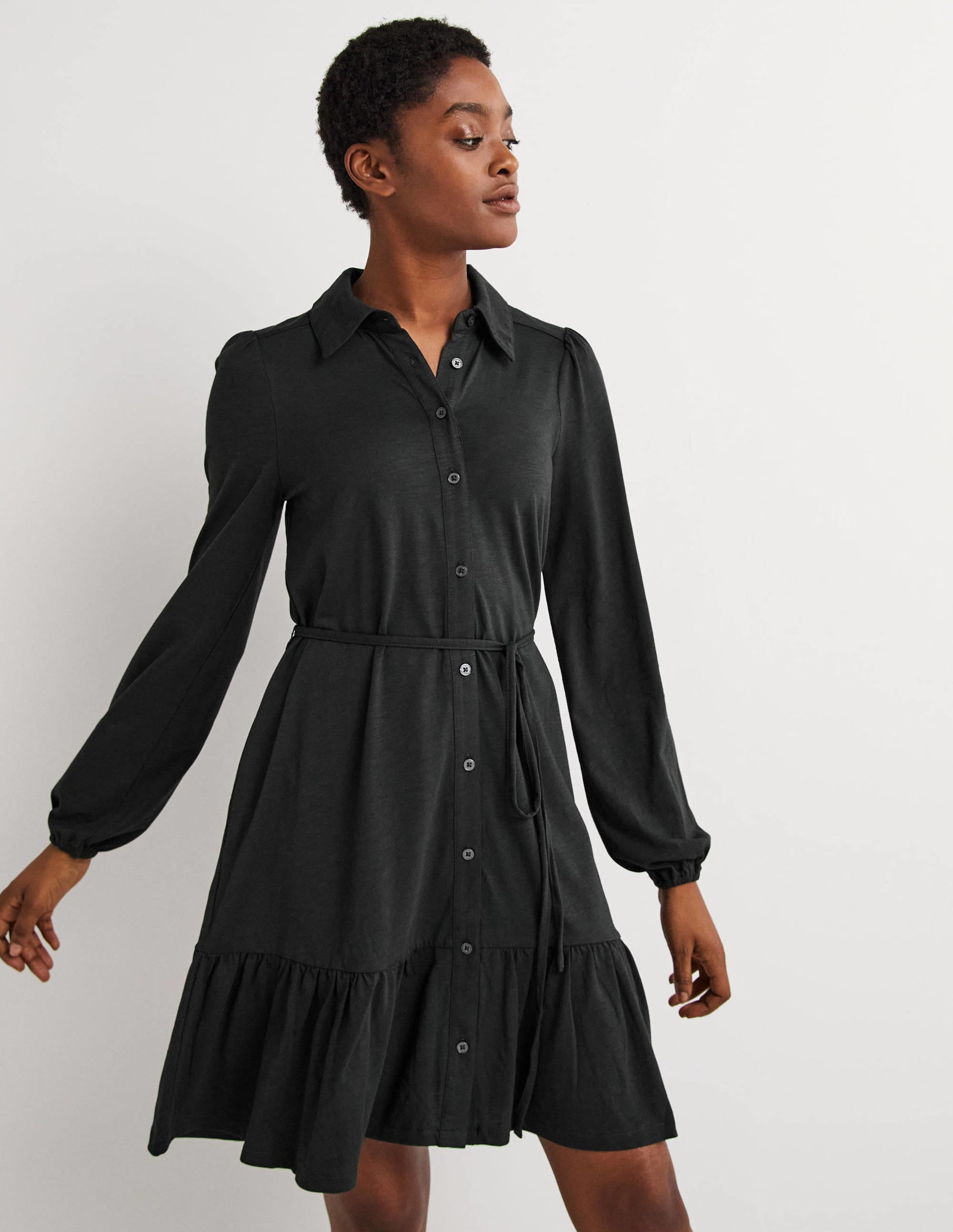 Lockeres Mini-Hemdblusenkleid mit Stufen-Kohlschwarz - Image 4
