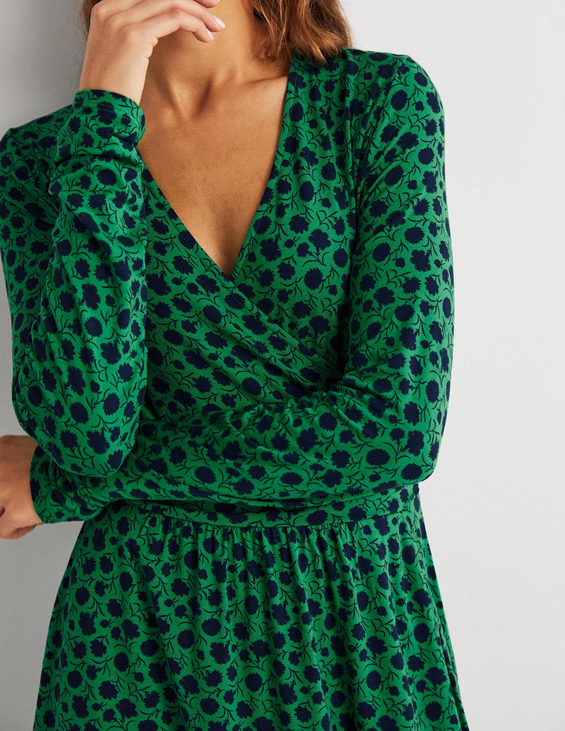 Robe Layla en jersey-Vert printemps, motif Leafy Bud-2