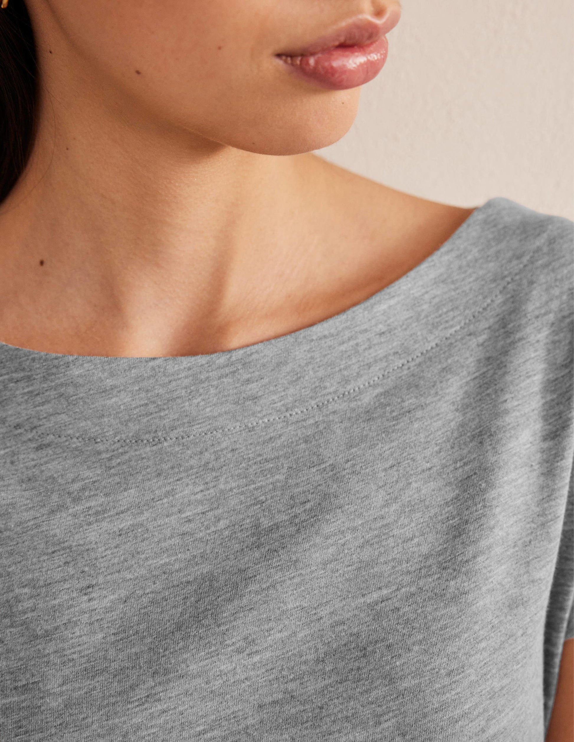 Superweiches T-Shirt mit U-Boot-Ausschnitt-Grau Meliert-2