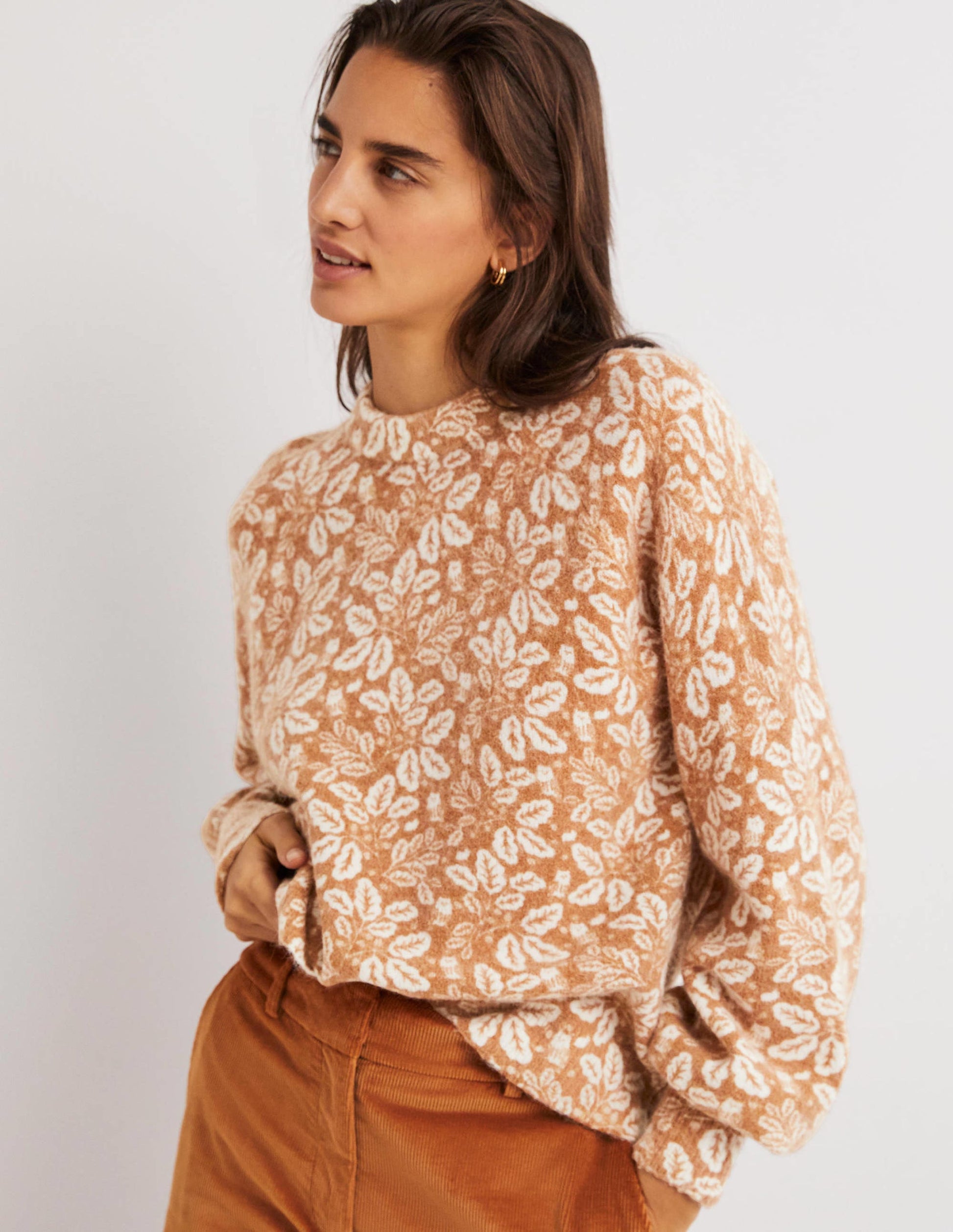 Pull duveteux à manches blousantes-Marron Assam, motif Acorn Leaf-2
