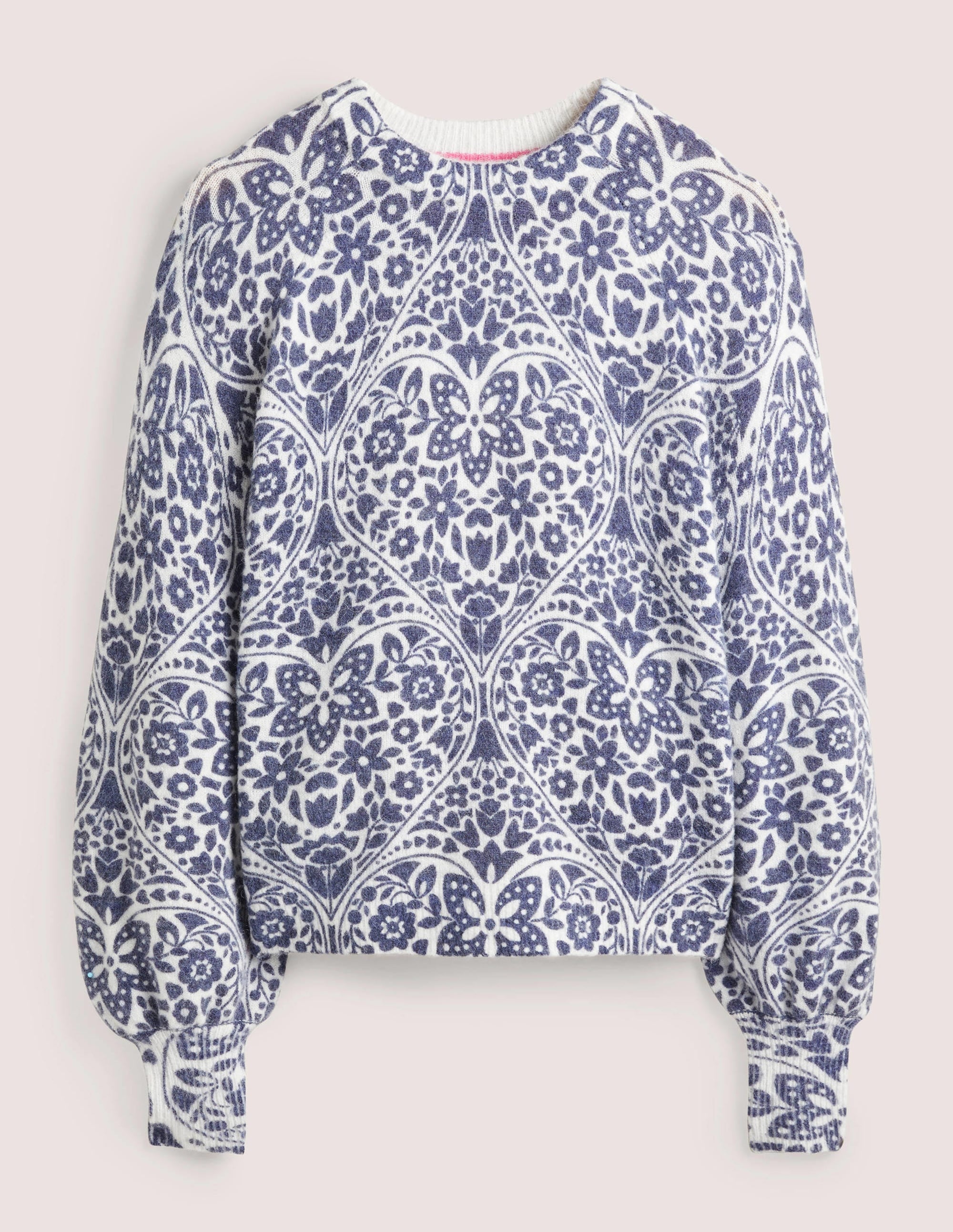 Pull duveteux à manches blousantes-Ivoire, motif Heart Bloom bleu marine - Image 5