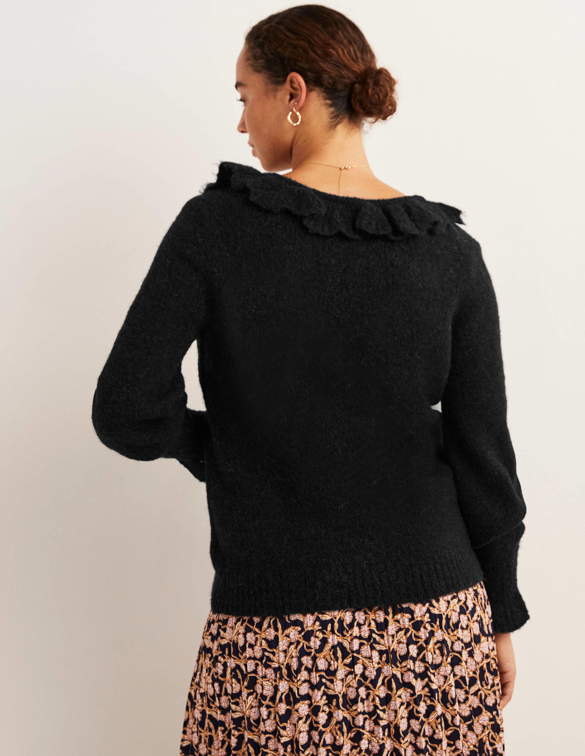 Flauschiger Pullover mit Rüschen-Schwarz-3