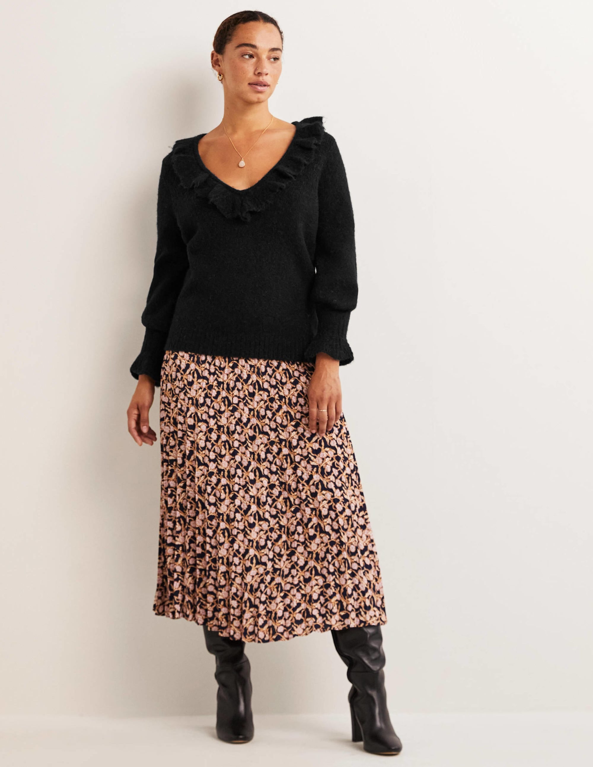Flauschiger Pullover mit Rüschen-Schwarz - Image 4