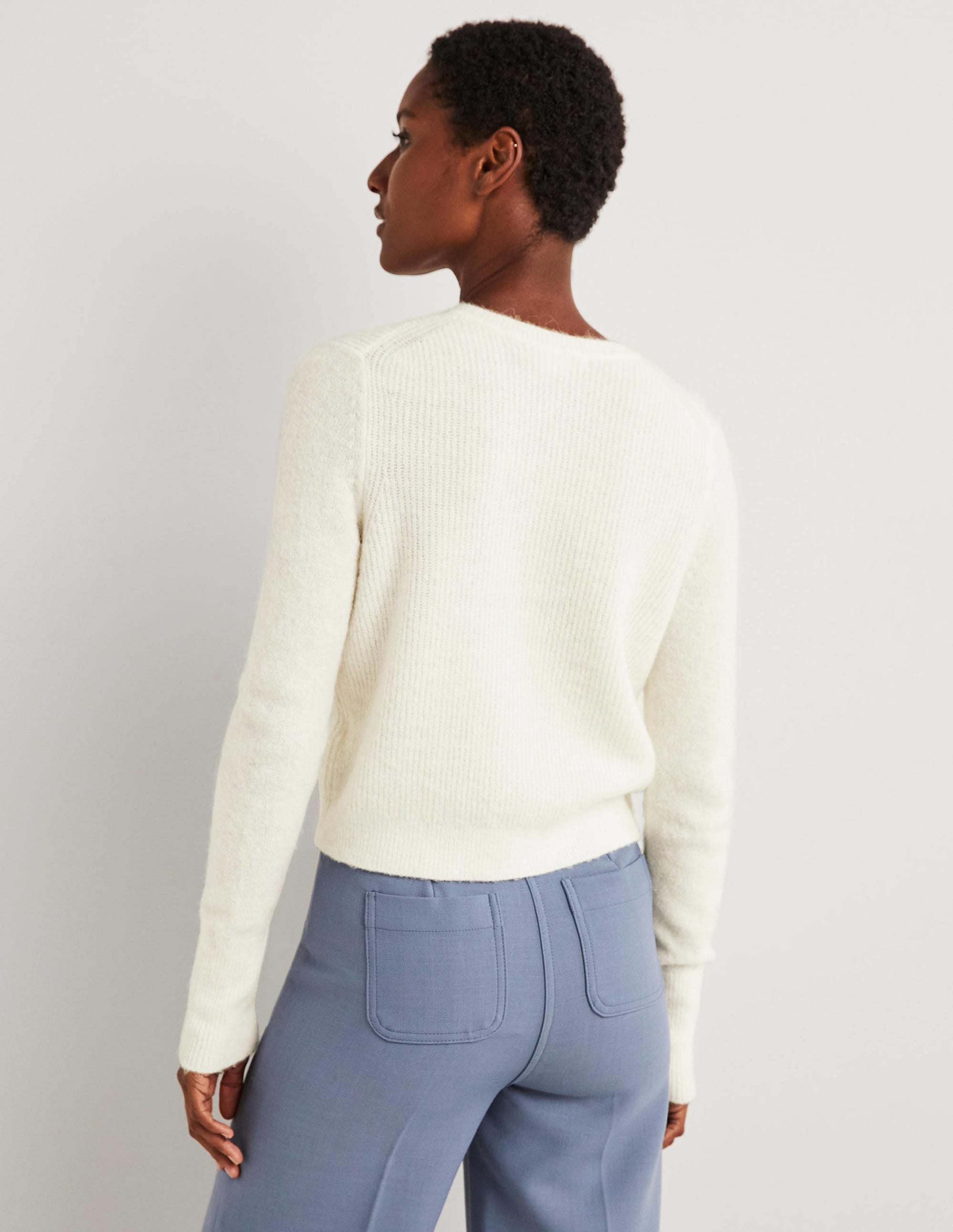 Gilet duveteux à boutons ornementés-Ivoire - Image 3