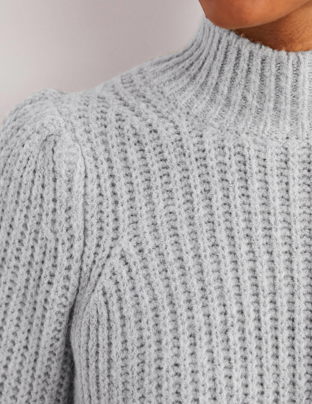 Flauschiger Rippstrickpullover mit hohem Kragen-Grau Melange-2