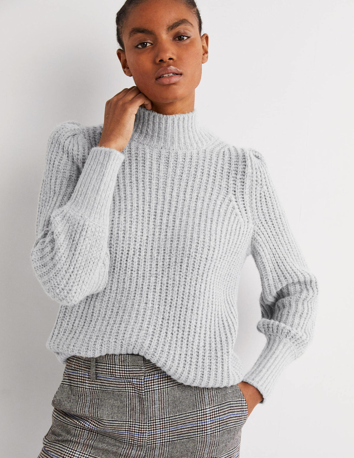 Flauschiger Rippstrickpullover mit hohem Kragen-Grau Melange - Image 4