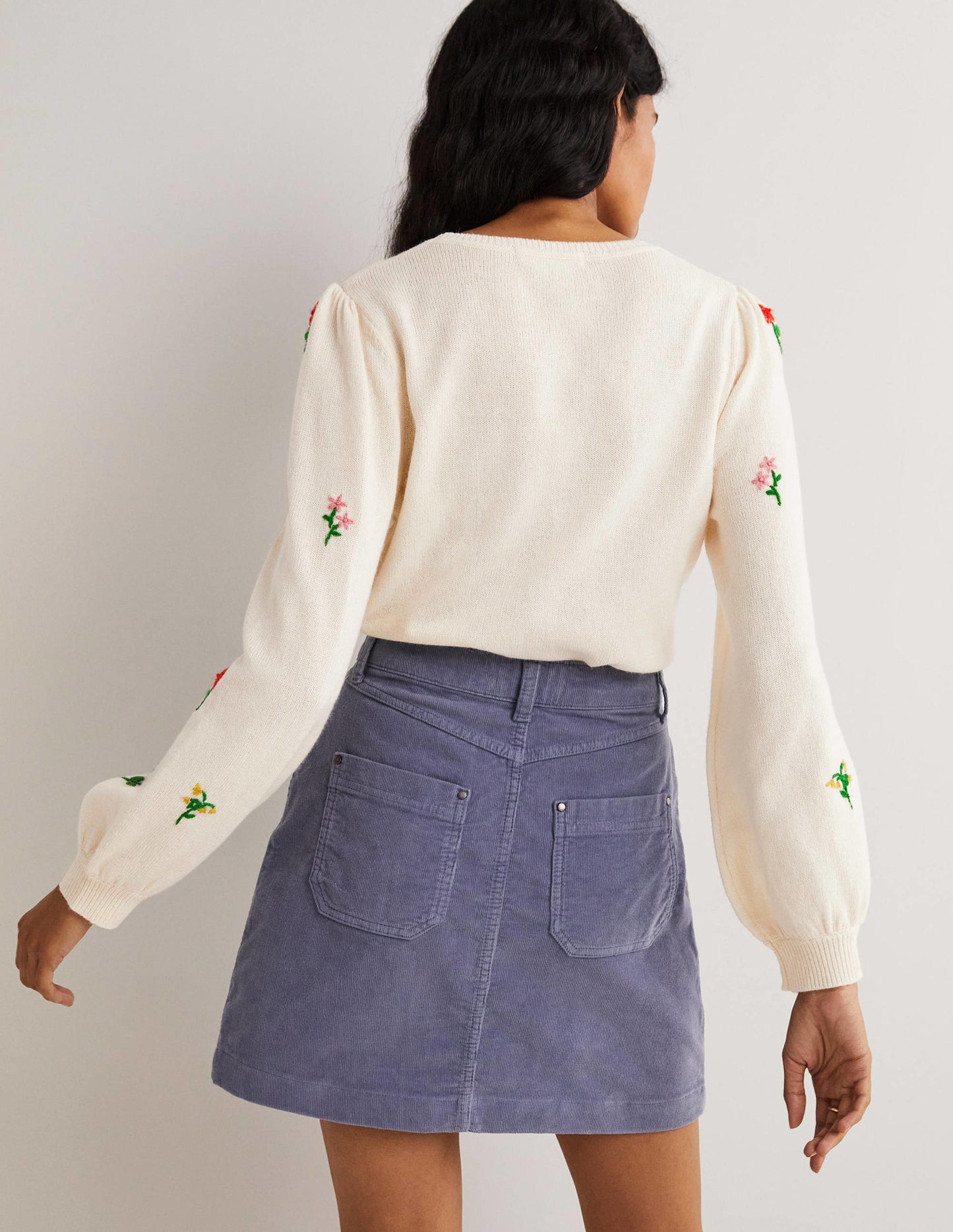 Bestickter Strickpullover-Warmes Naturweiß, Blumenstickerei