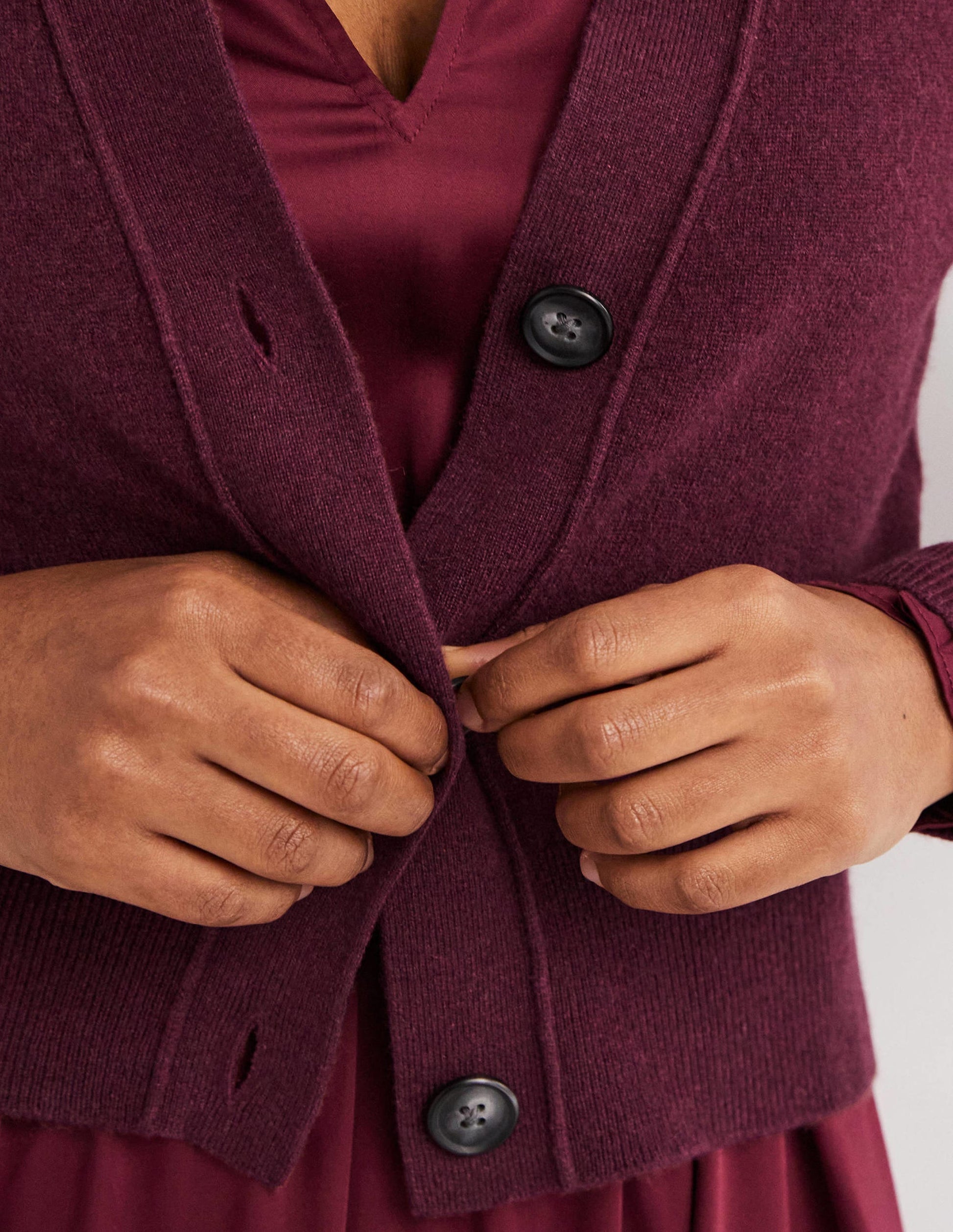 Cropped Cashmere V Cardigan-Mulled Wine Melange-3