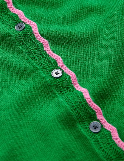 Merino-Strickjacke mit Muschelsaum-Wiesengrün-7
