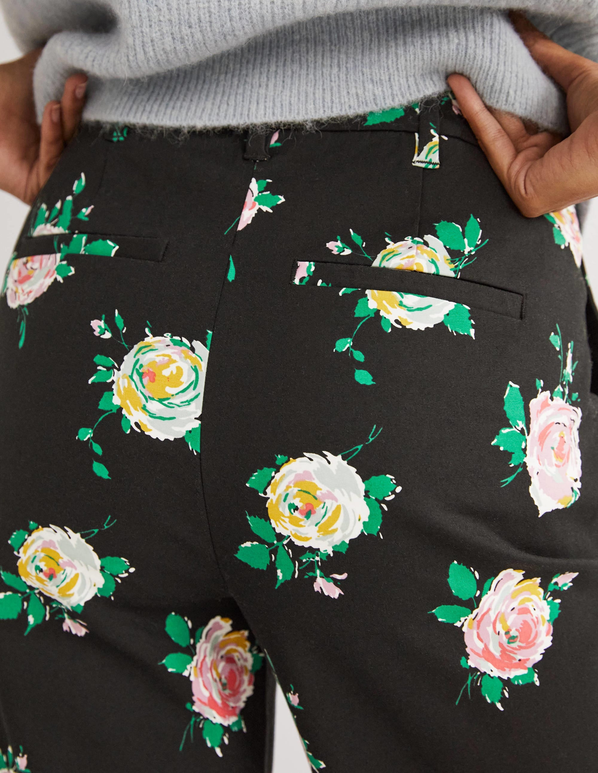 Pantalon Richmond taille haute-Noir, motif Painterly Rose - Image 4