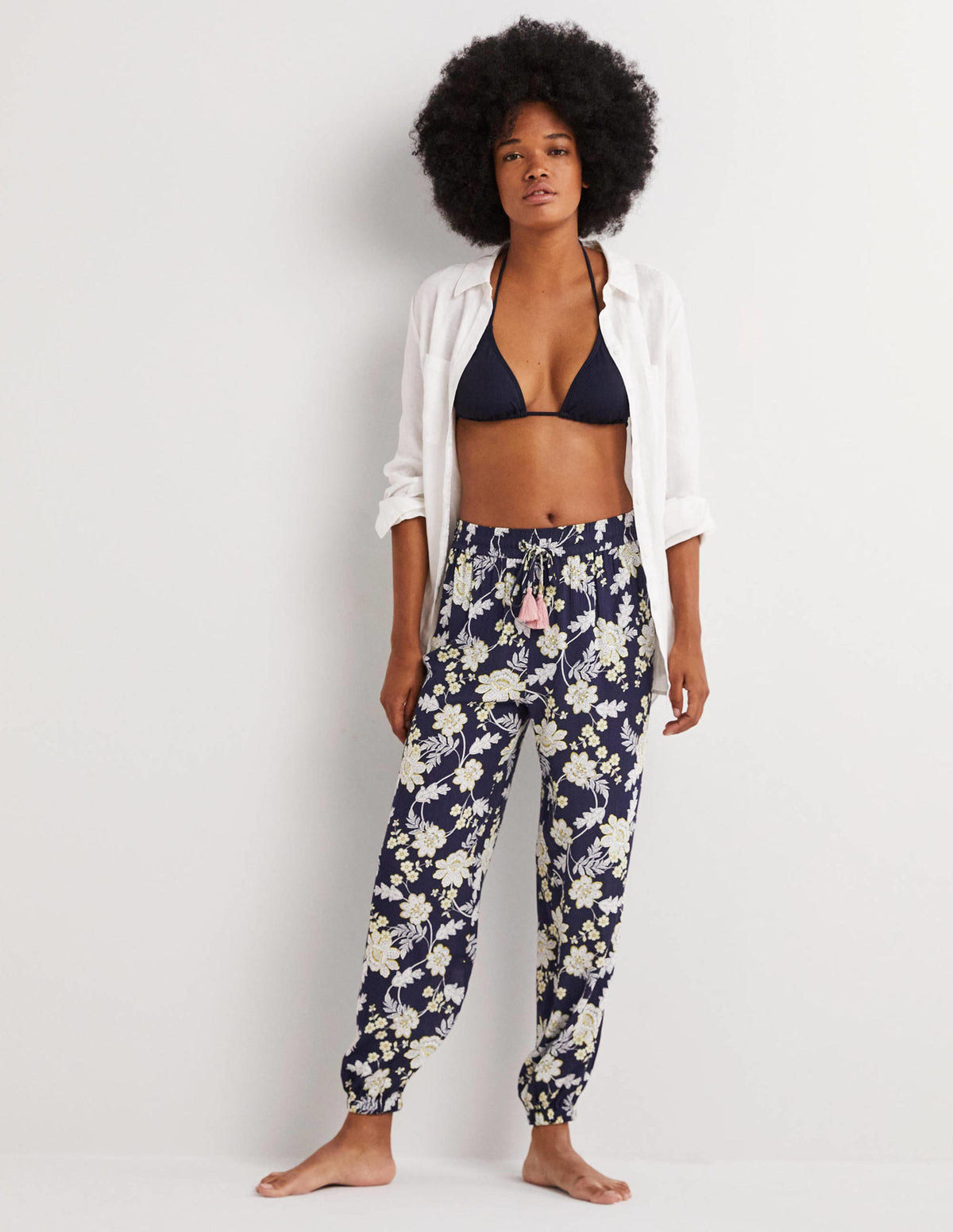 Schmal zulaufende Crinkle-Hose-Französisches Navy, Chintz-Blumen - Image 1