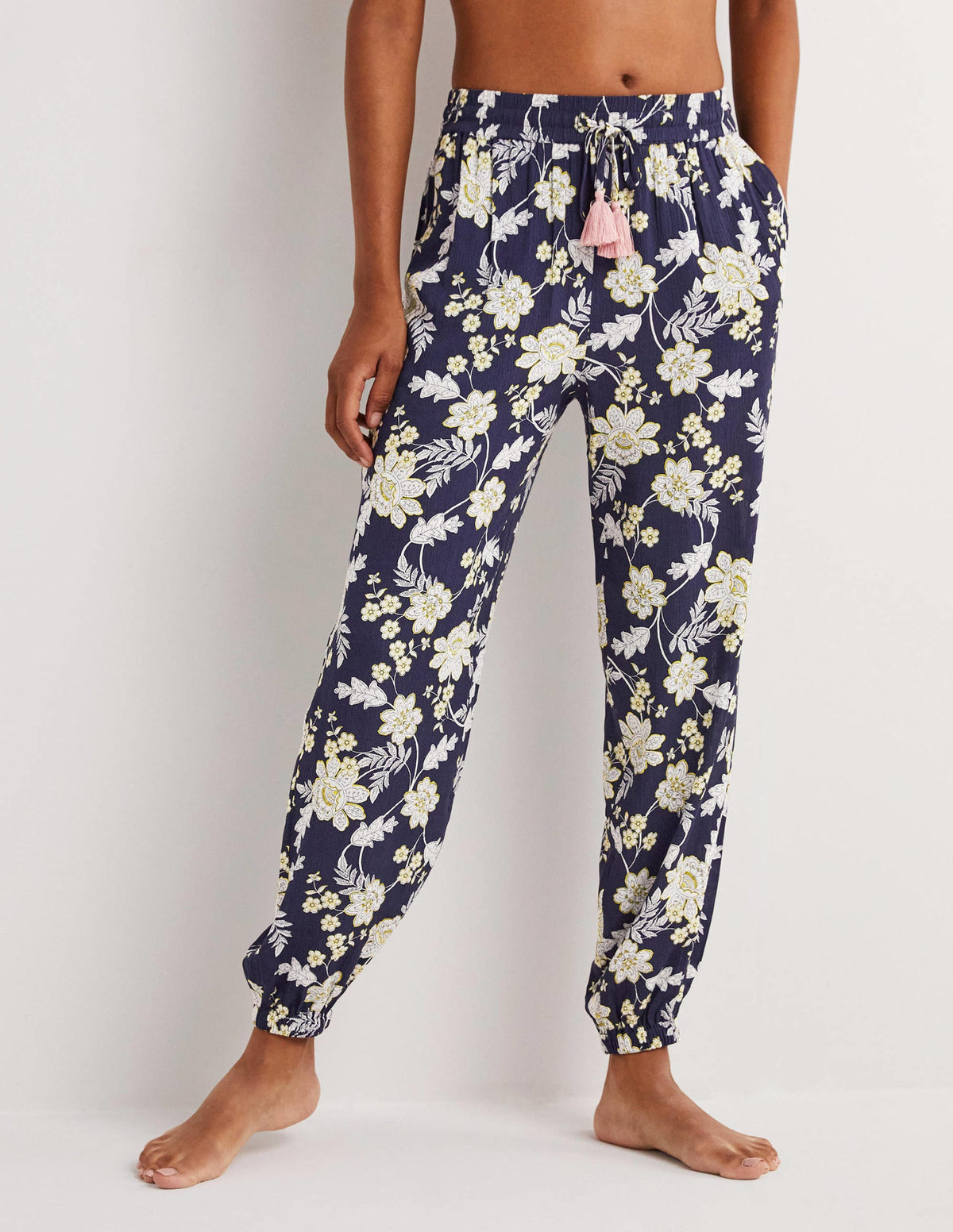 Schmal zulaufende Crinkle-Hose-Französisches Navy, Chintz-Blumen-4