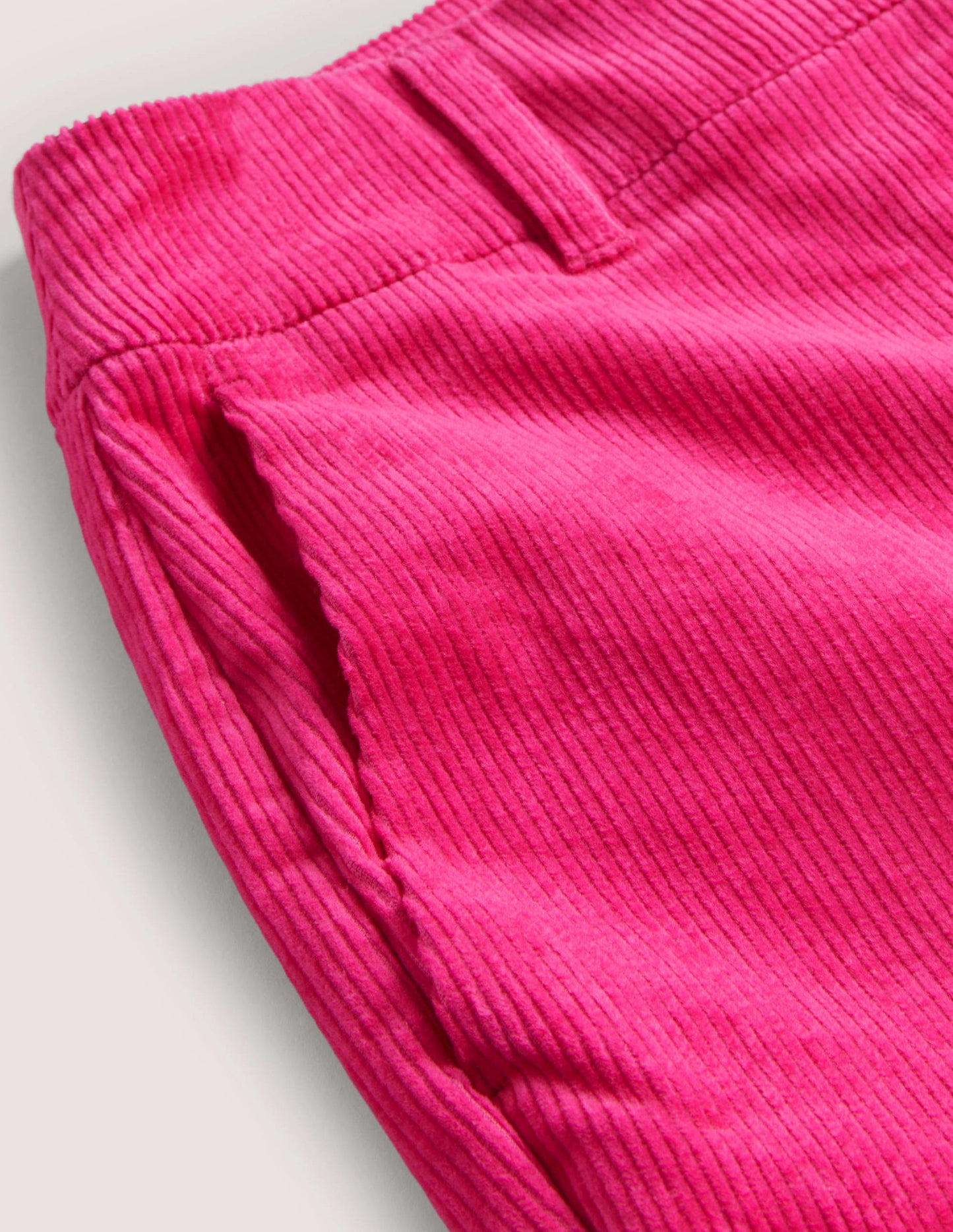 Ausgestellte Cordhose-Wassermelonenrosa