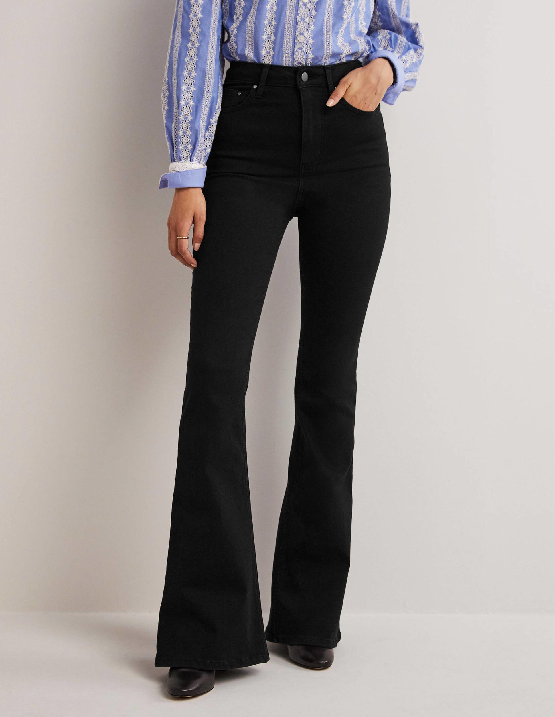 High Rise Fitted Flare Jeans-Black-4