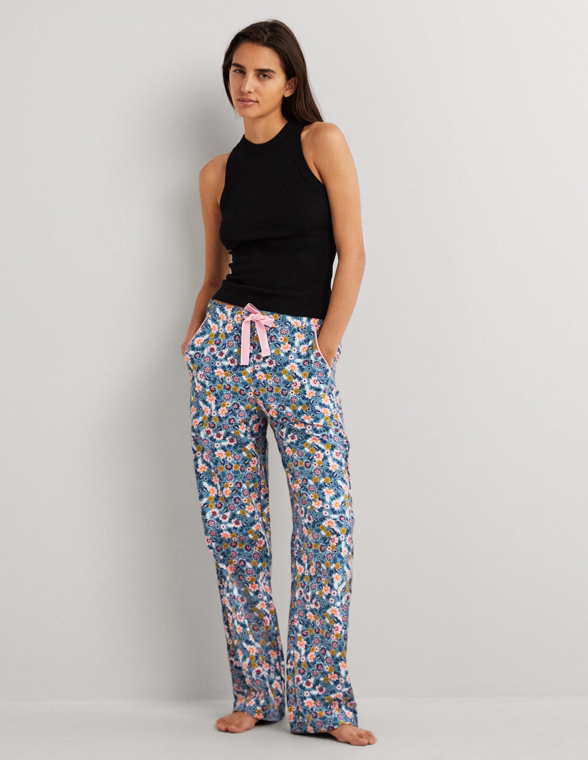 Blue Floral Pyjama Bottoms-Mittelblau, Üppige Blätter - Image 1