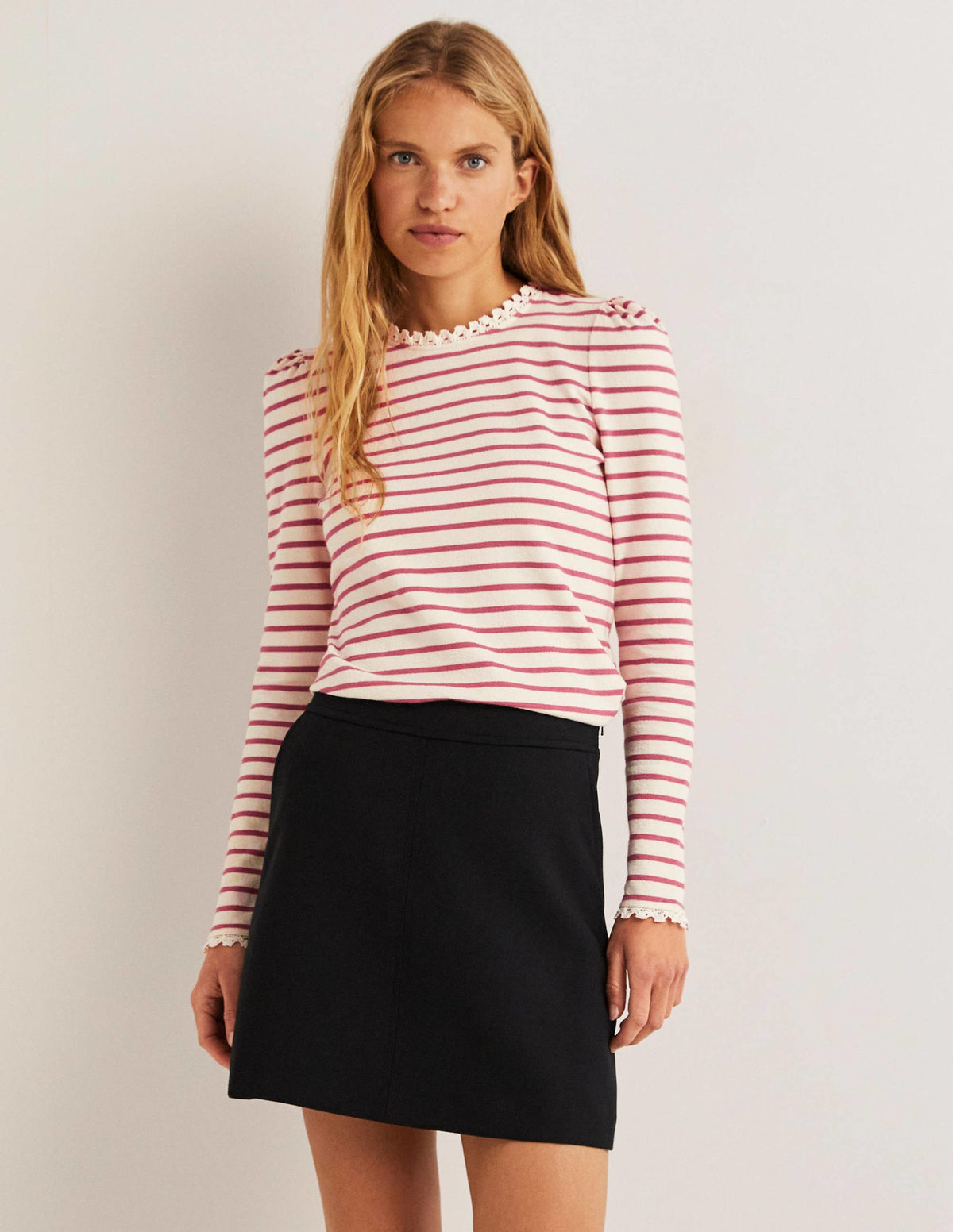 Oberteil mit Rundhalsausschnitt und Häkelbesatz-Ivory, Dusty Red Stripe-1