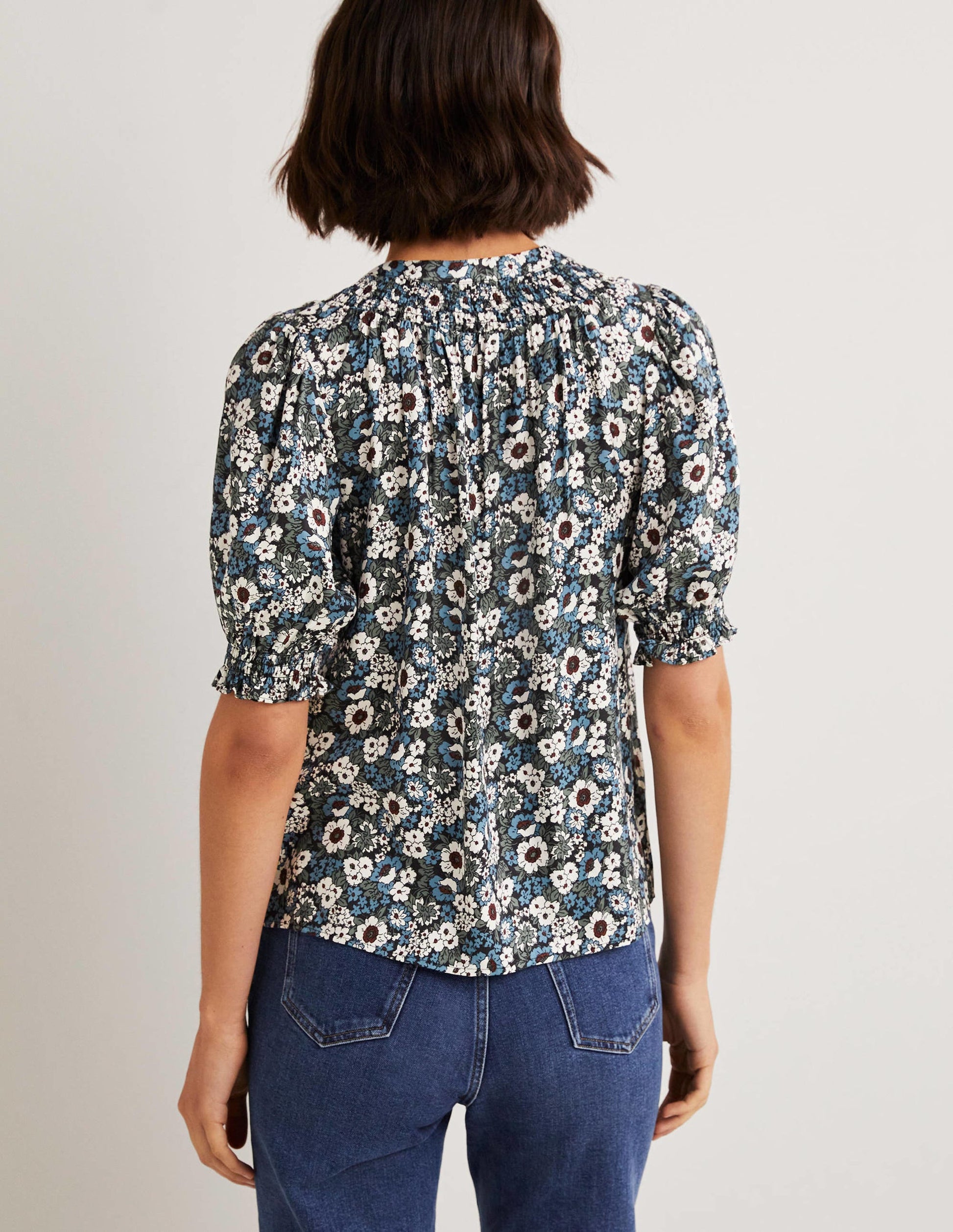 Seidenbluse mit Smokdetails-Schwarz, Blumenwiese-3