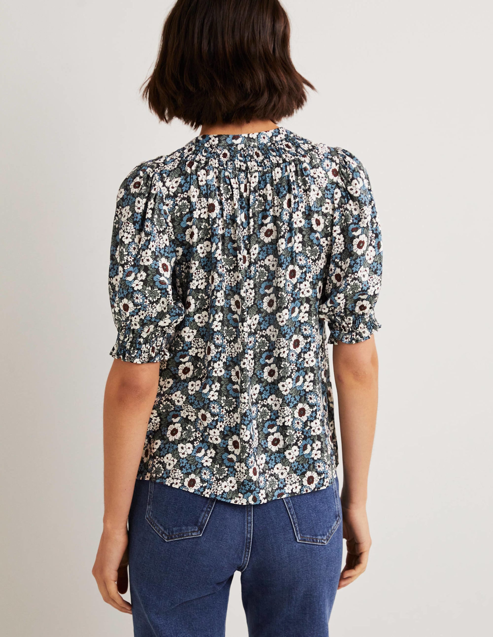 Seidenbluse mit Smokdetails-Schwarz, Blumenwiese - Image 3