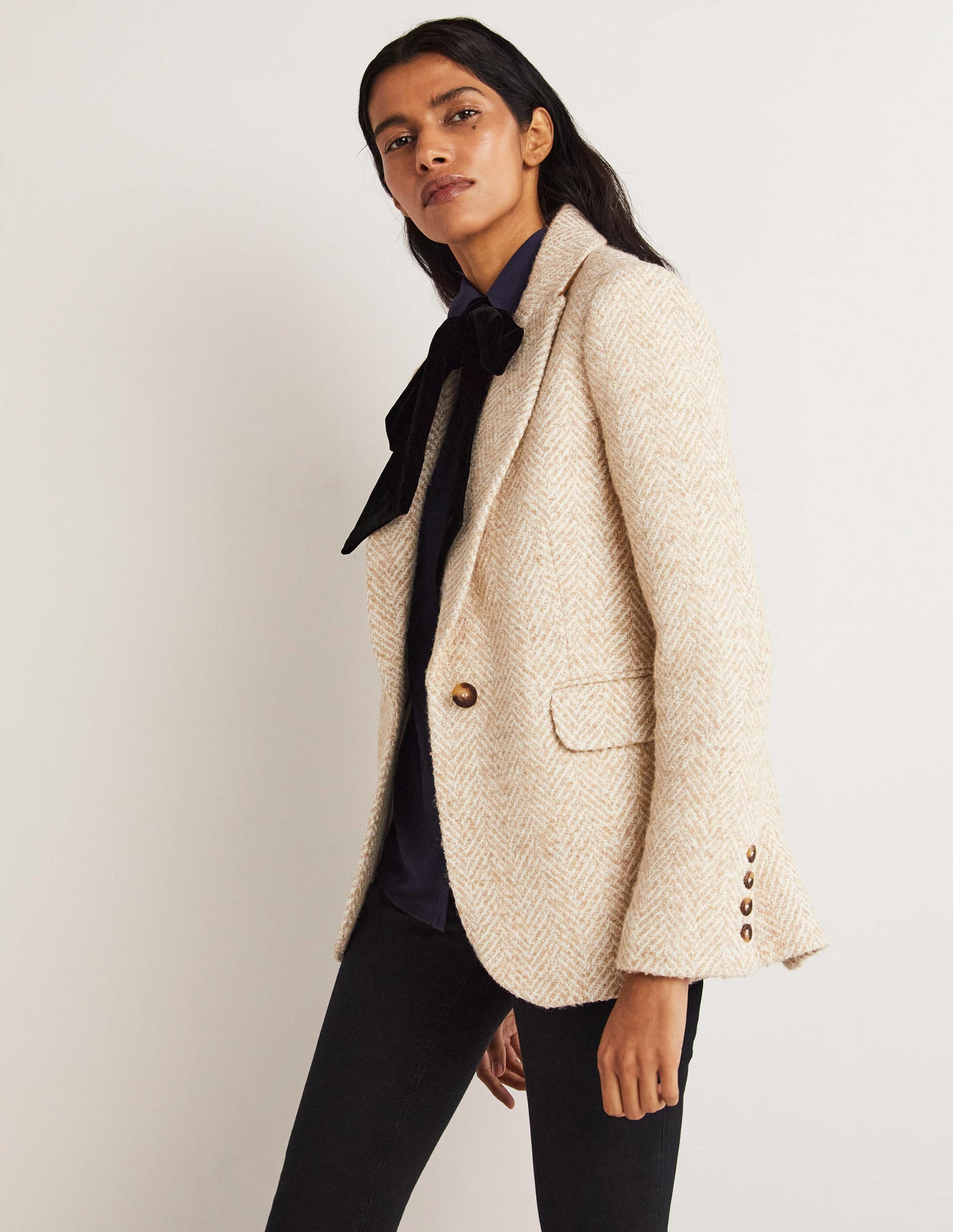 Taillierter Blazer mit Fischgrätmuster-Ecru/Gold, Fischgrätmuster - Image 1