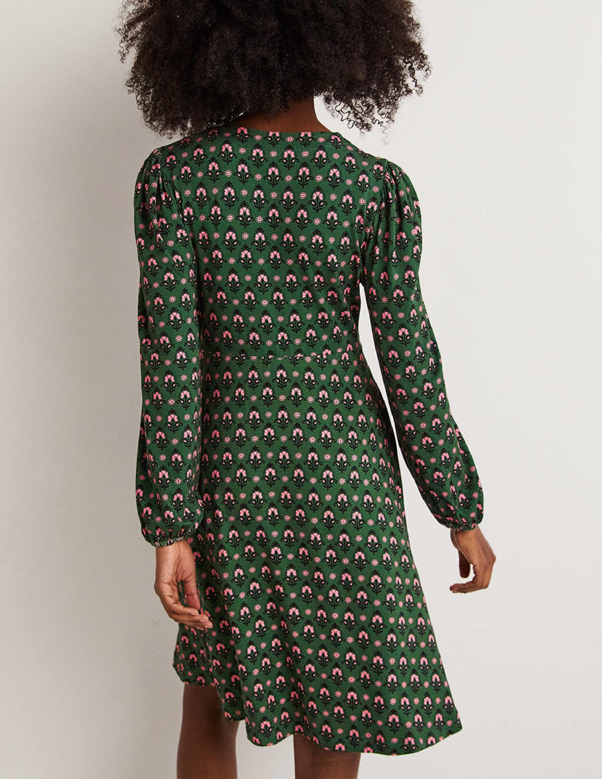 Unkompliziertes Jerseykleid mit fixierter Wickeloptik-Jägergrün, Gobelin-Knospen - Image 3