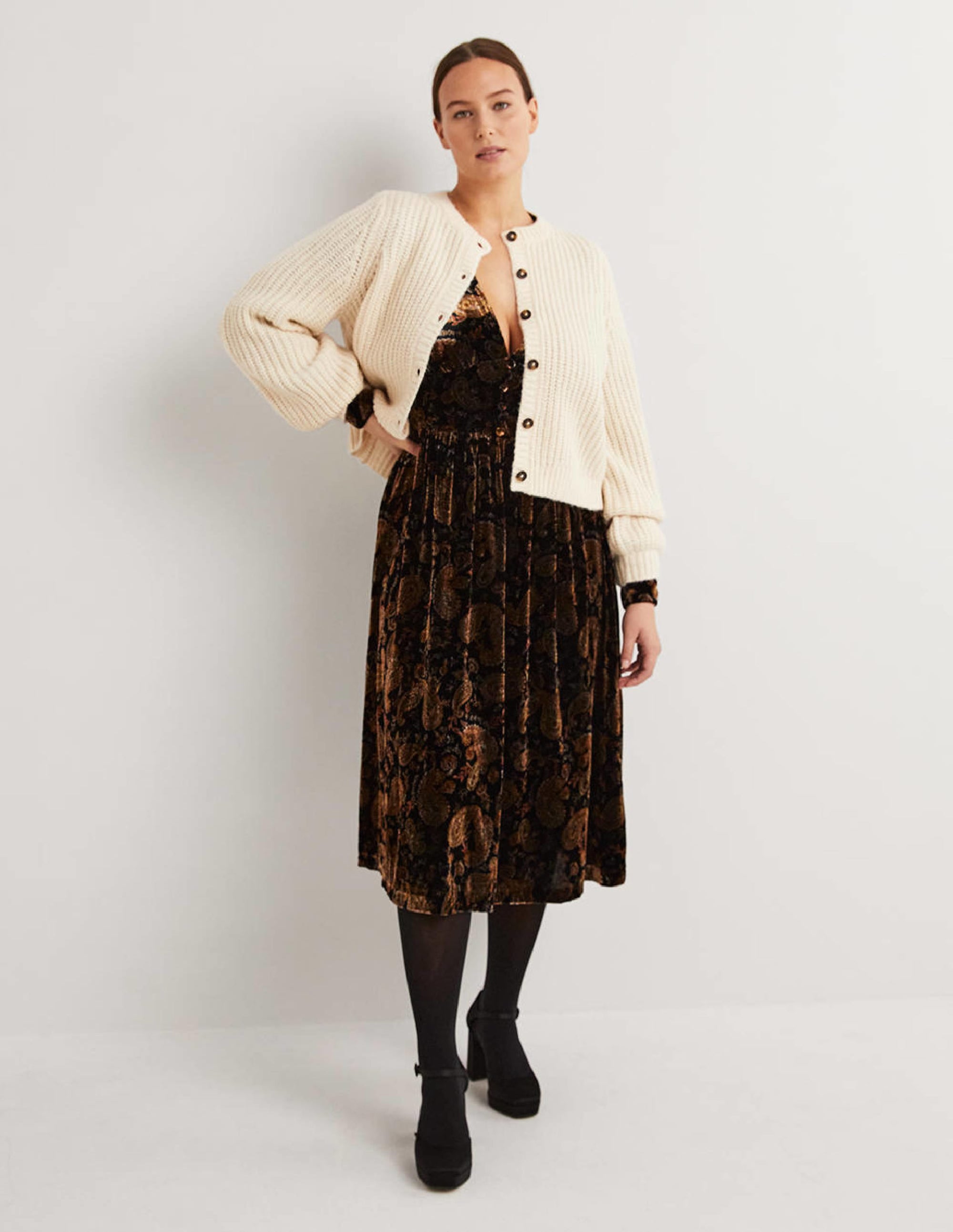 Black Paisley Velvet Midi Party Dress-Schwarz, Paisleymuster - Image 4