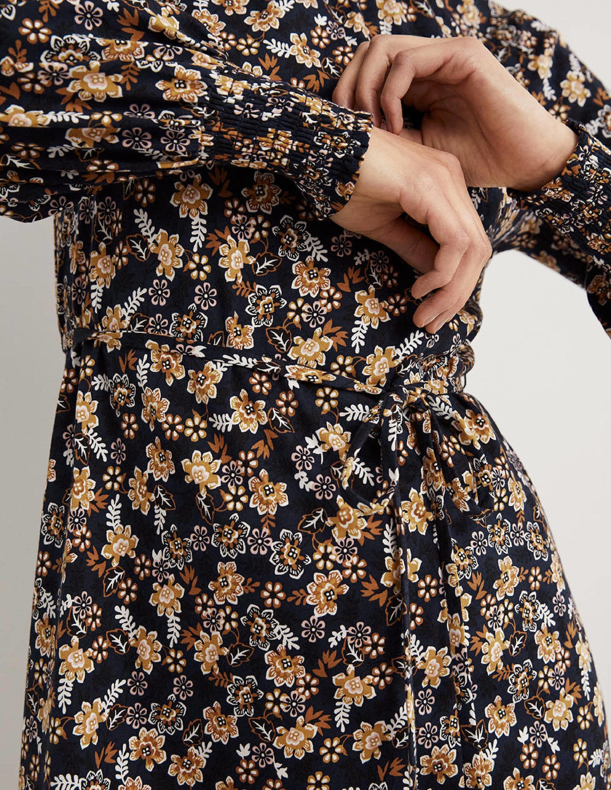 Navy Floral High-Neck Shift Dress-Französisches Navy, Üppige Blätter-4