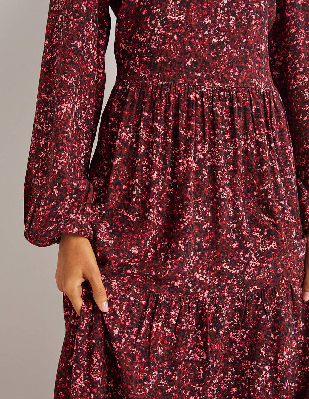 Stufenkleid mit Rundhalsausschnitt-Glühweinrot, Abstrakte Blüten - Image 2
