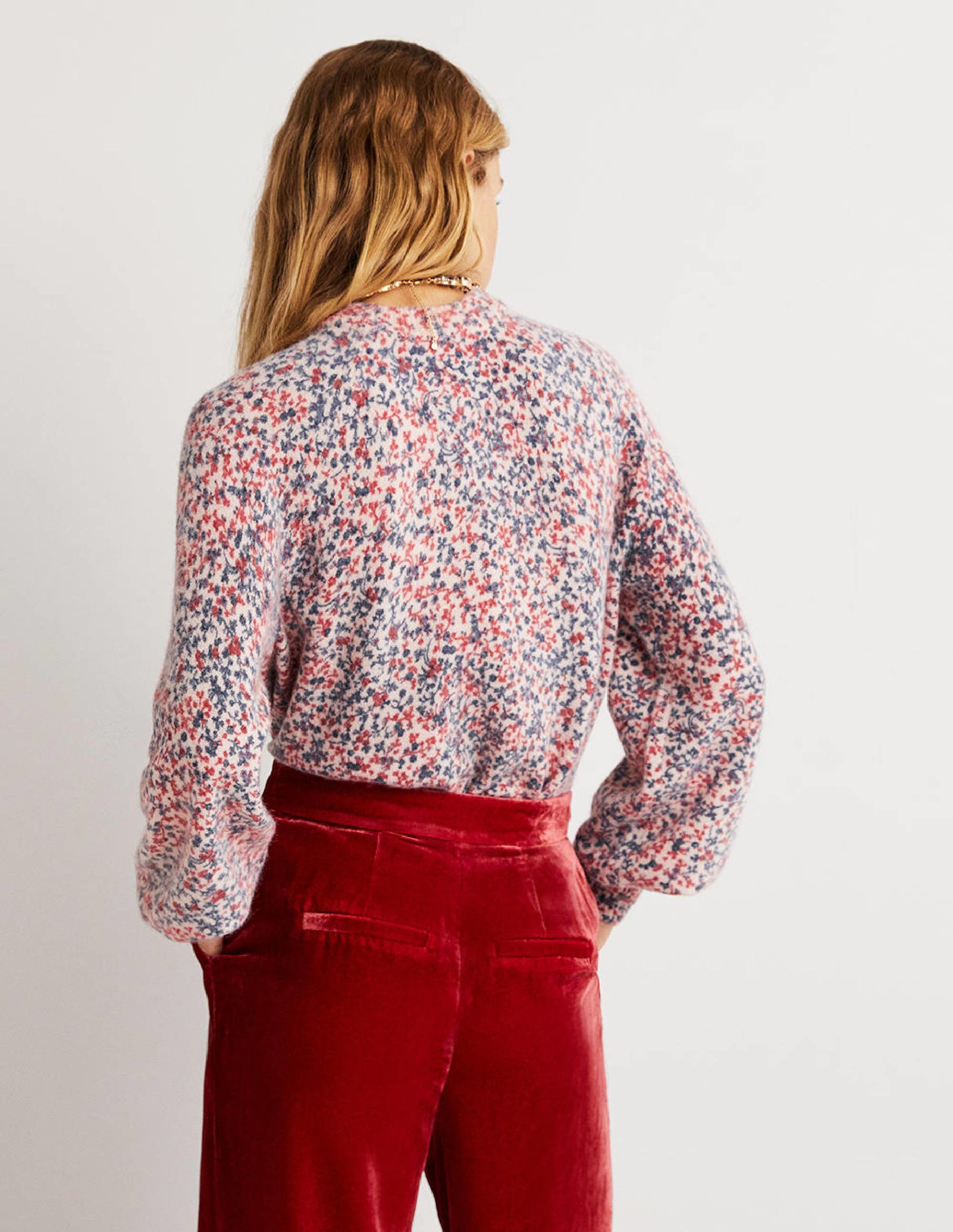 Flauschiger Pullover mit Blousonärmeln-Milchshake, Wildranke - Image 3