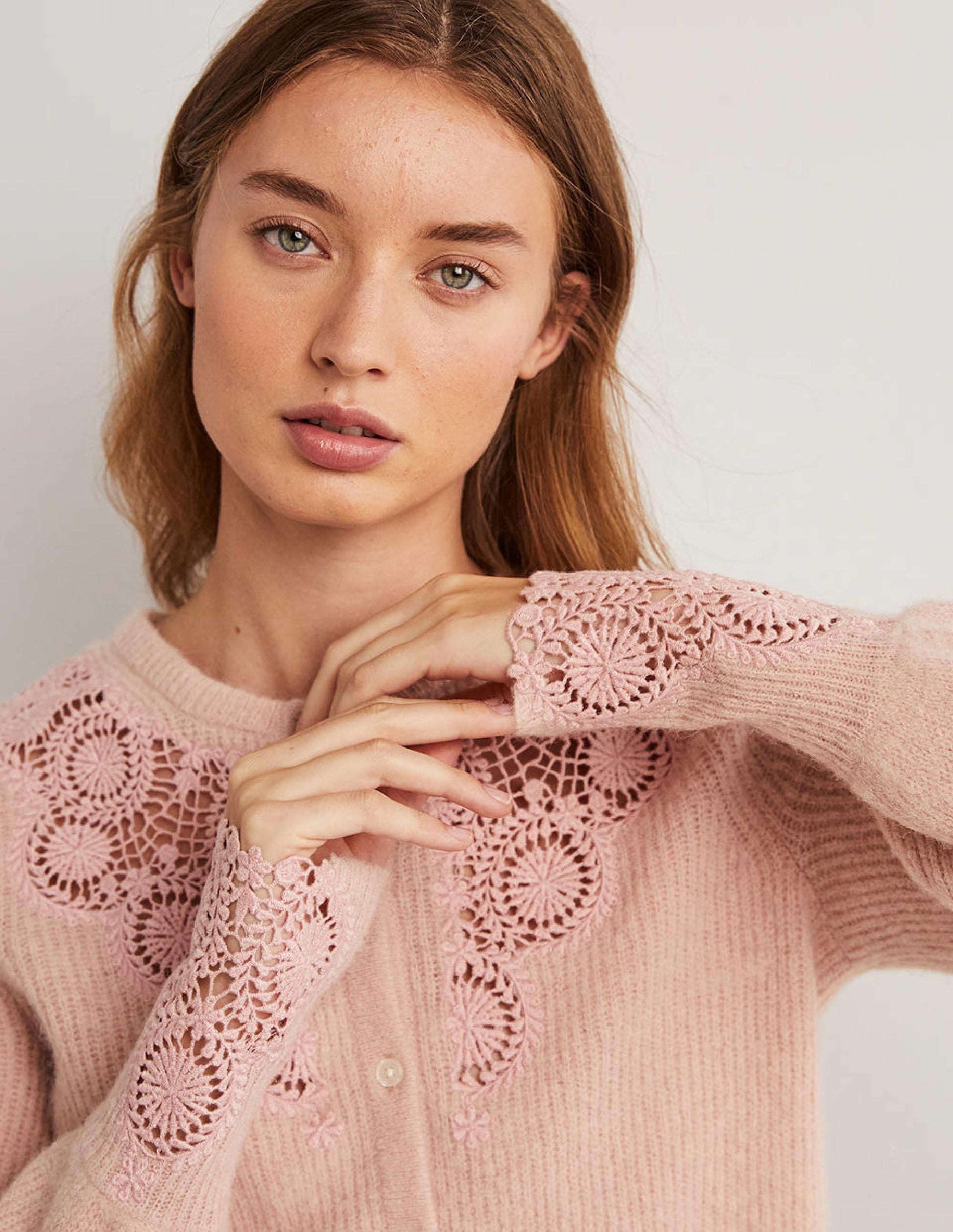 Flauschiger Cardigan mit Stickerei-Eisrosa, Stickerei-2