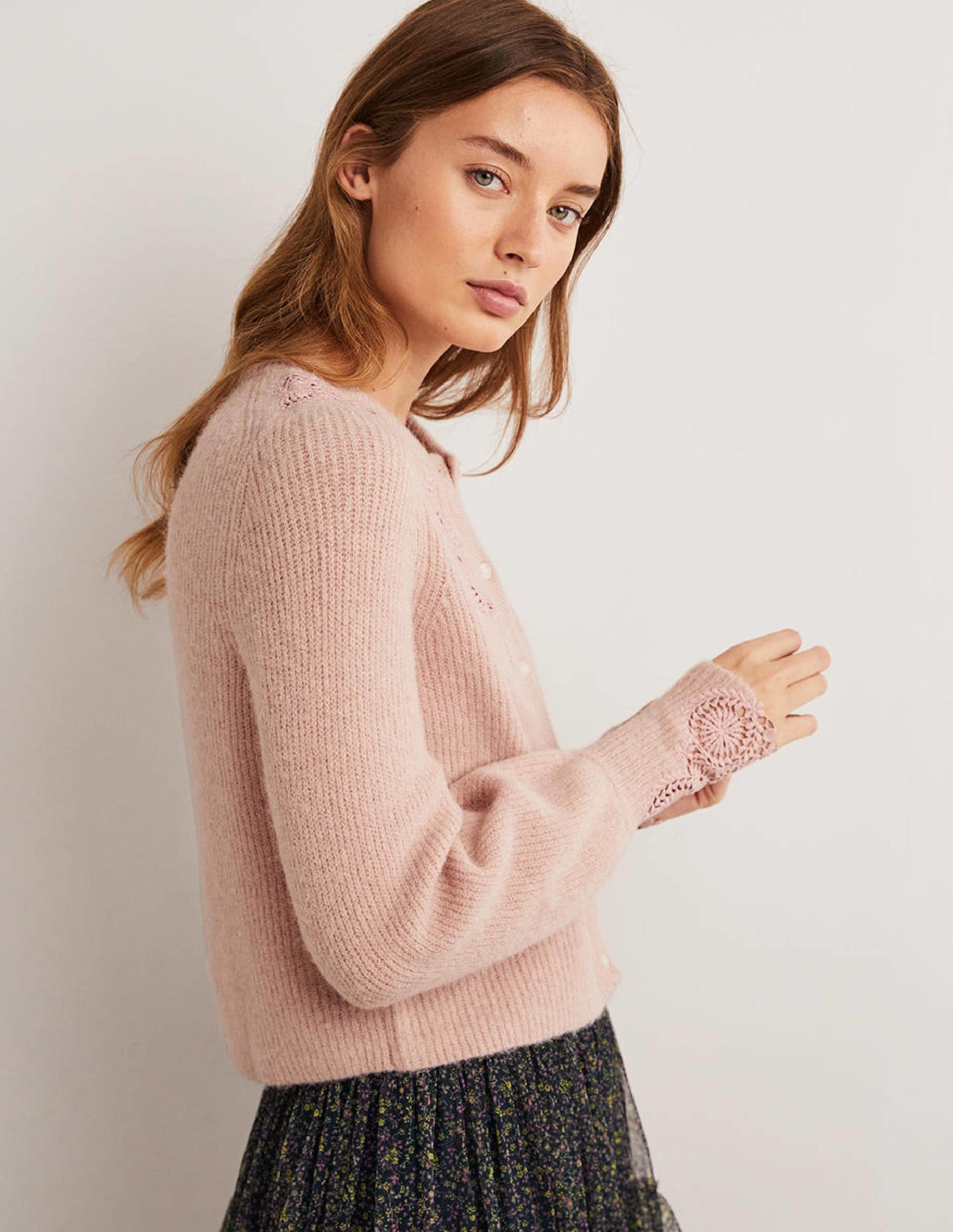 Flauschiger Cardigan mit Stickerei-Eisrosa, Stickerei-5
