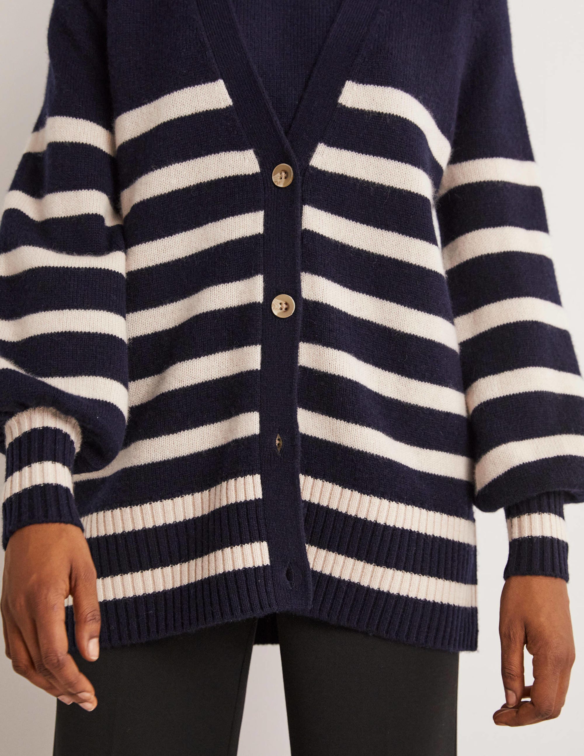 Gilet long en cachemire-Bleu marine, rayé chinchilla - Image 2