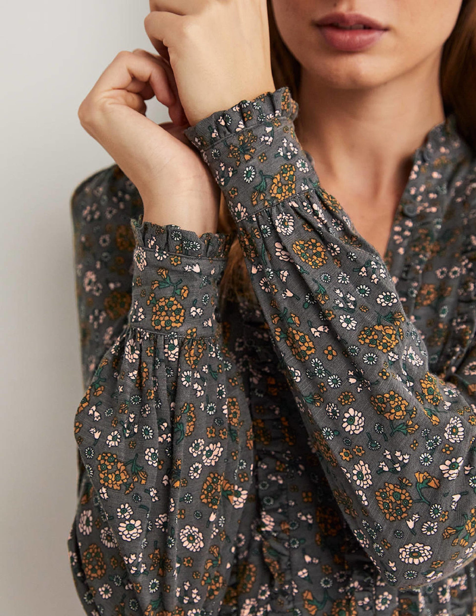 Chemise en jersey à volants-Motif Ditsy Charm gris-4