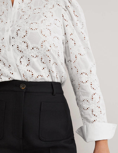 Bluse mit Lockstickerei und Gigot-Ärmeln-Weiß