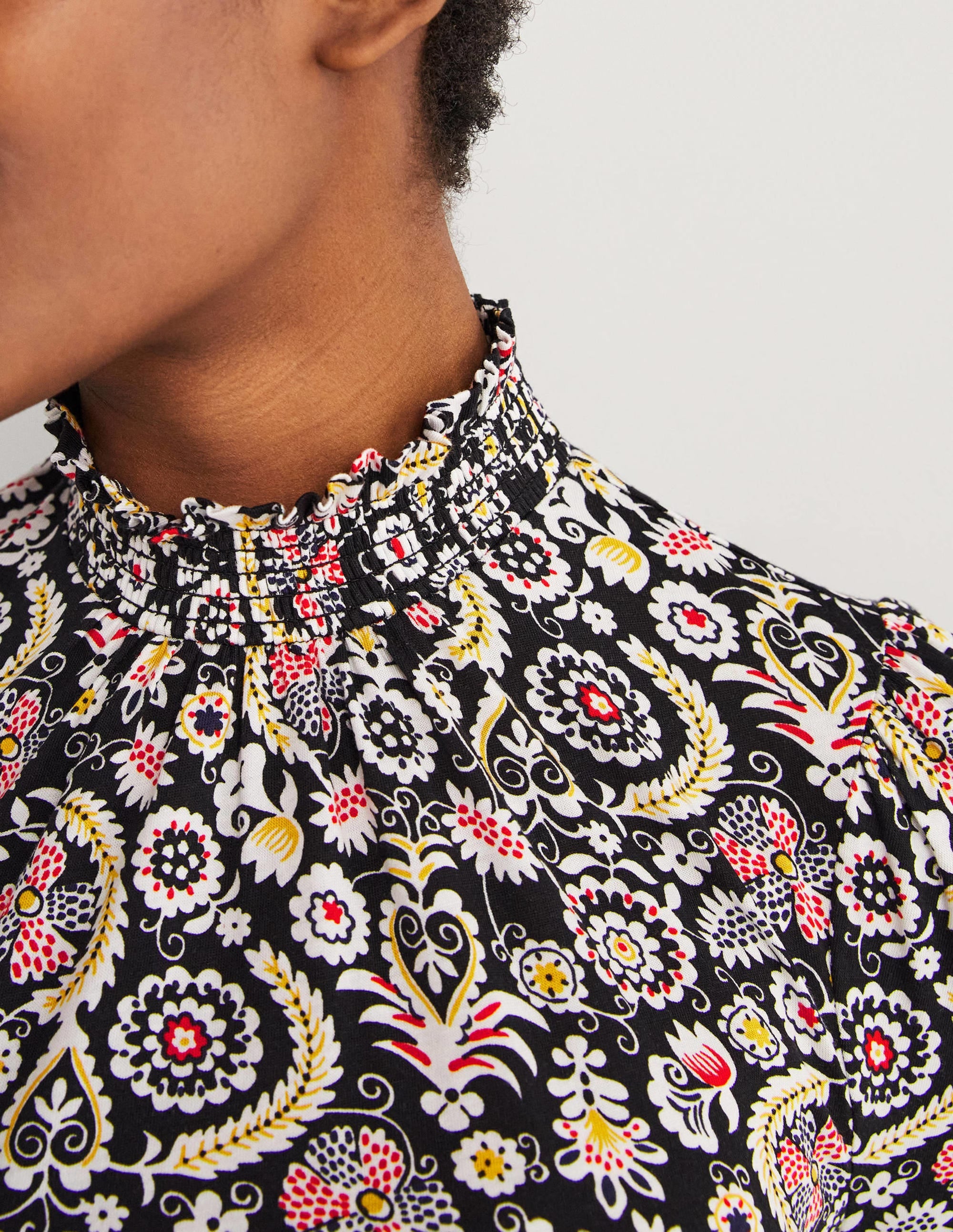 Top imprimé à col smocké-Noir, motif Tropic Charm - Image 2