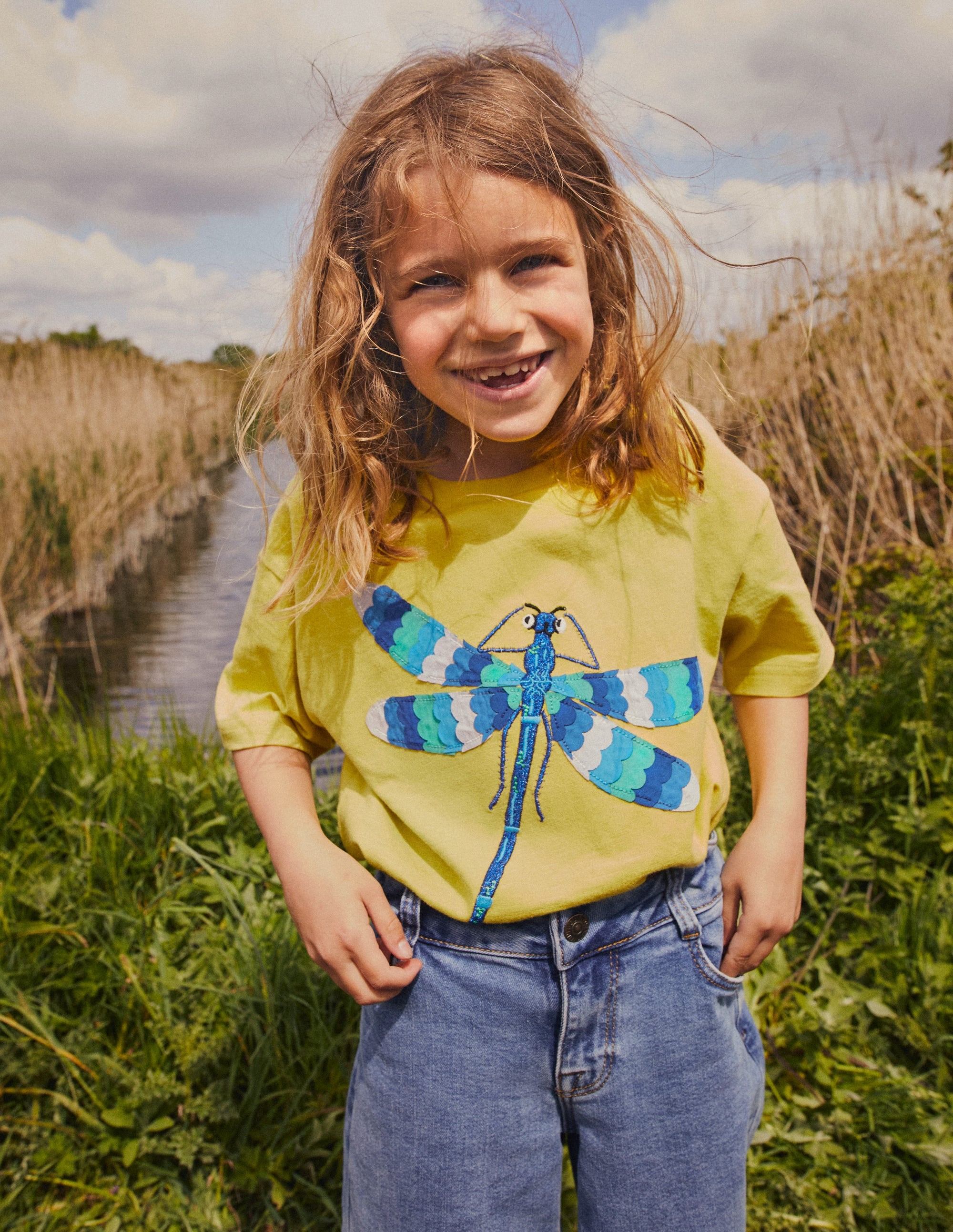 T-Shirt mit Libellen-Applikation-Stachelbeerengelb - Image 5