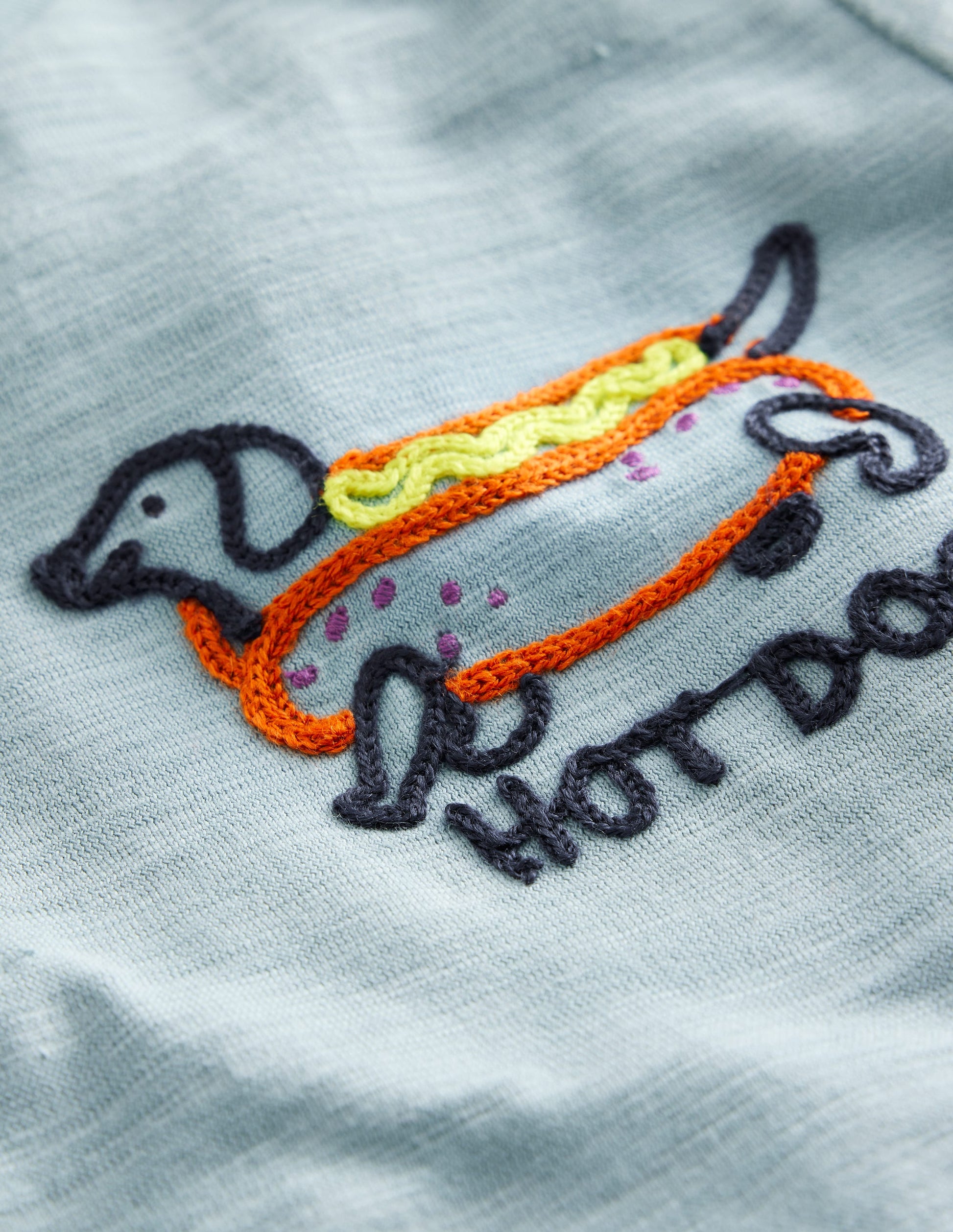 T-Shirt mit aufgesticktem Logo-Blauer Hotdog-3