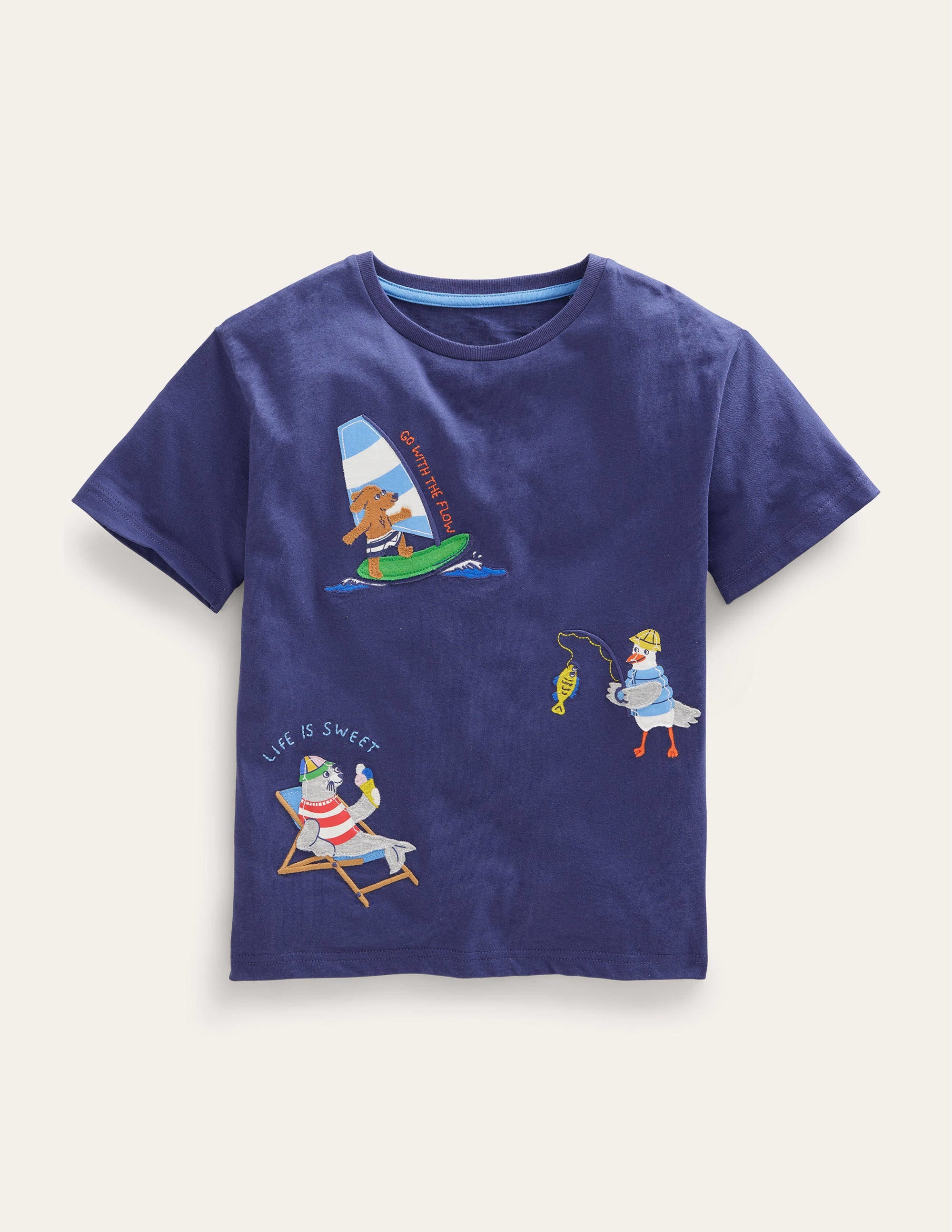 T-Shirt mit fröhlicher Applikation-Sanftes Segelblau - Image 1