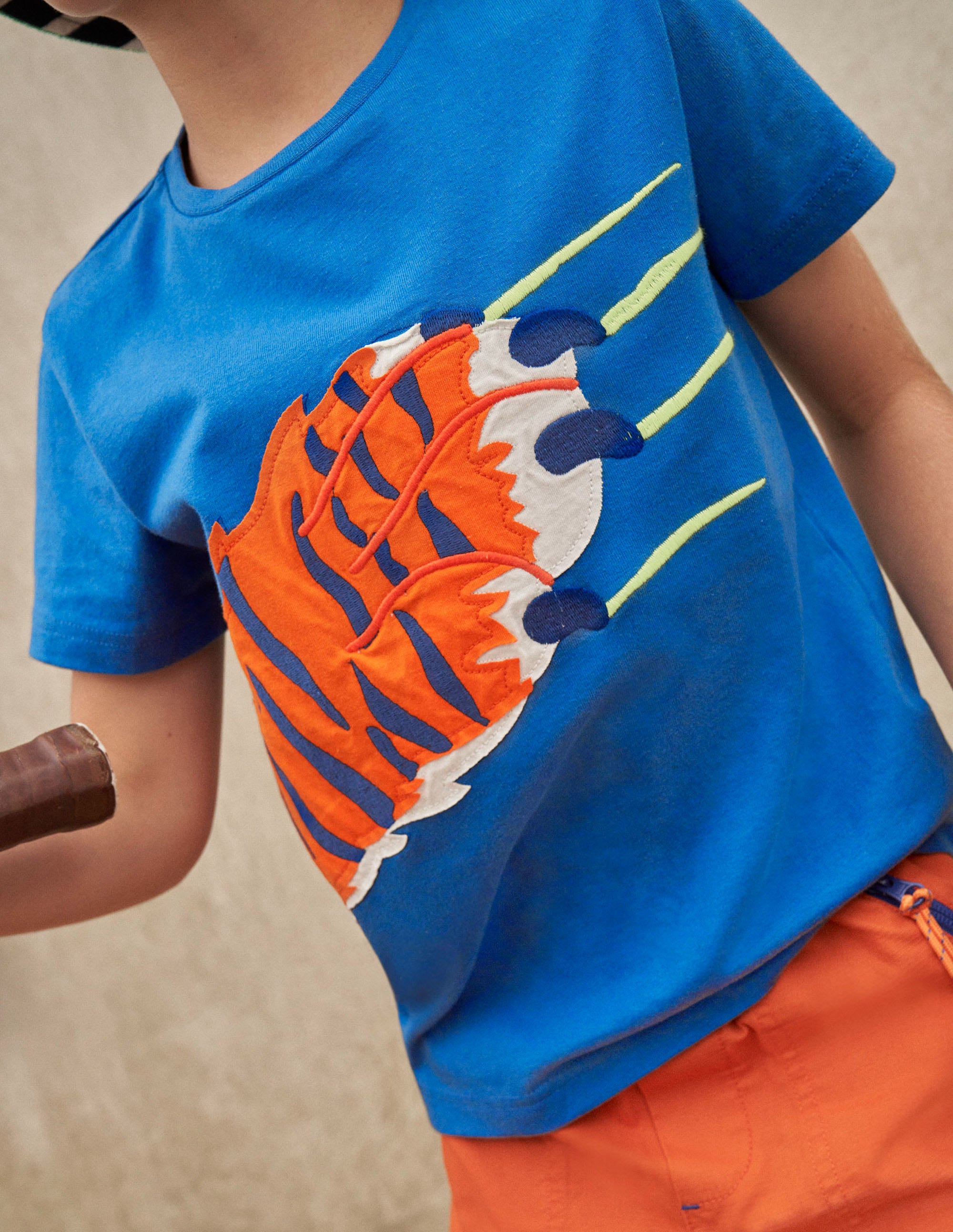 T-shirt à appliqué-Griffe de tigre bleu brillant - Image 4