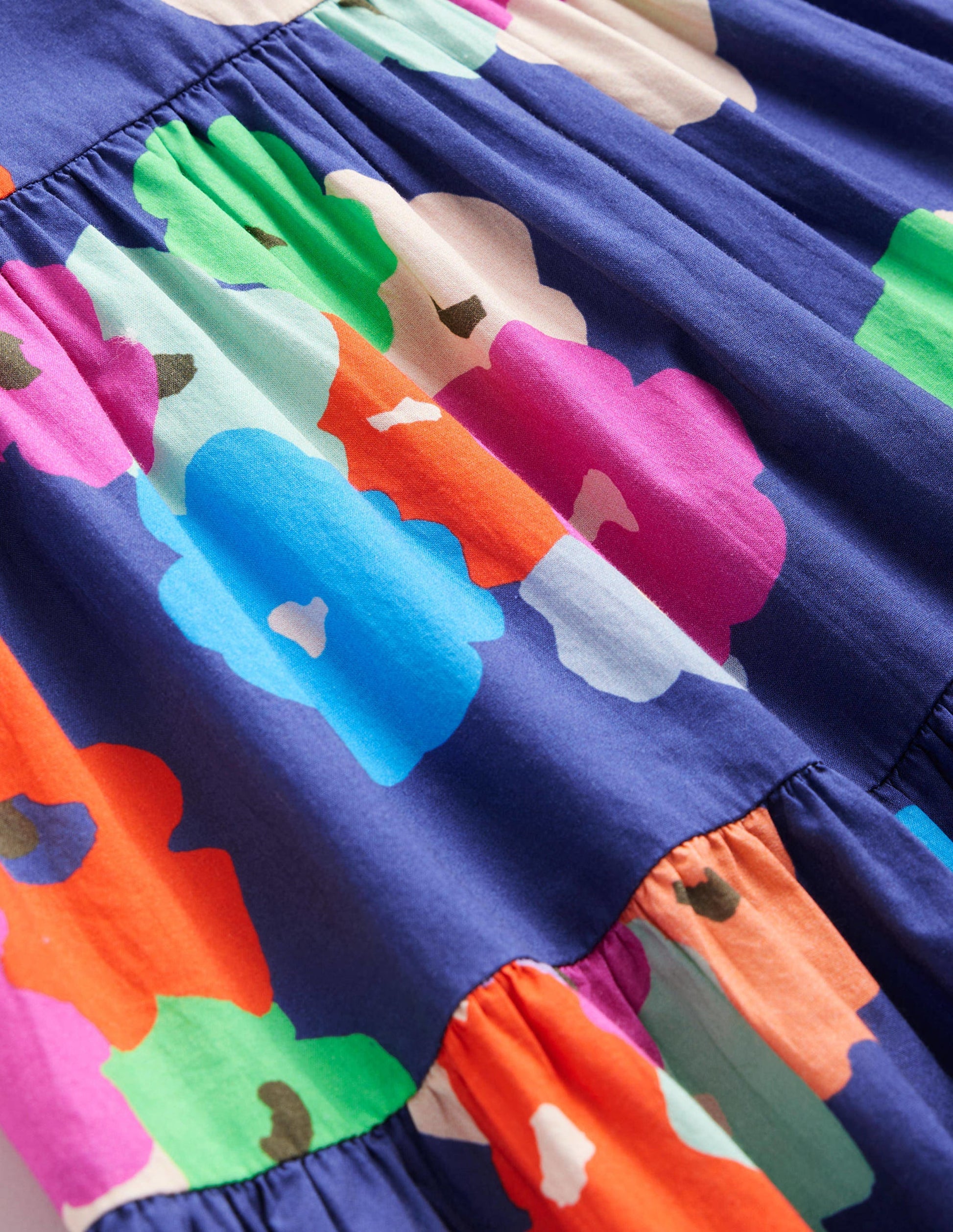 Voluminöses Webkleid-Marineblau Gemalte Blumen-3