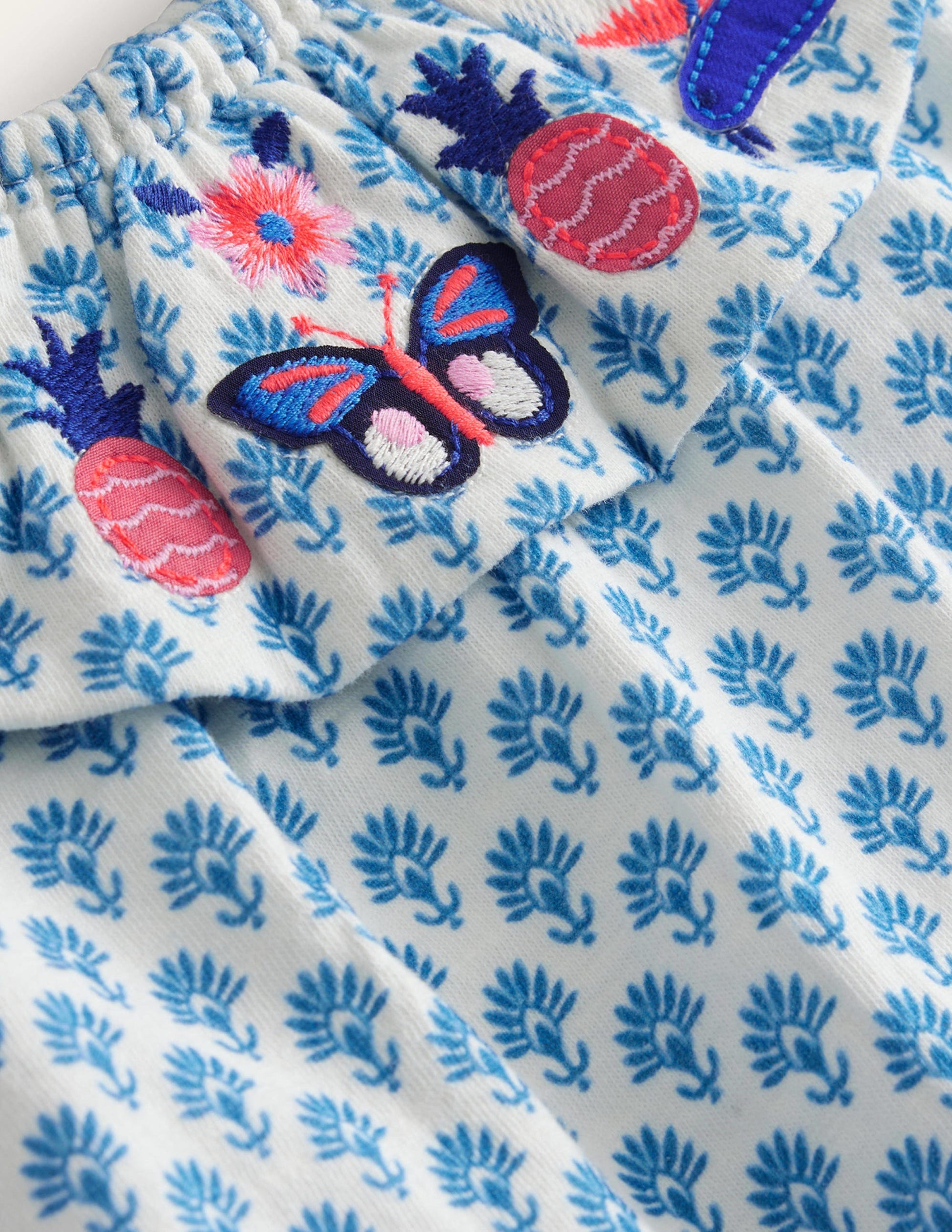Gerüschtes Oberteil mit Stickerei-Blau Woodblock Schmetterlinge-3