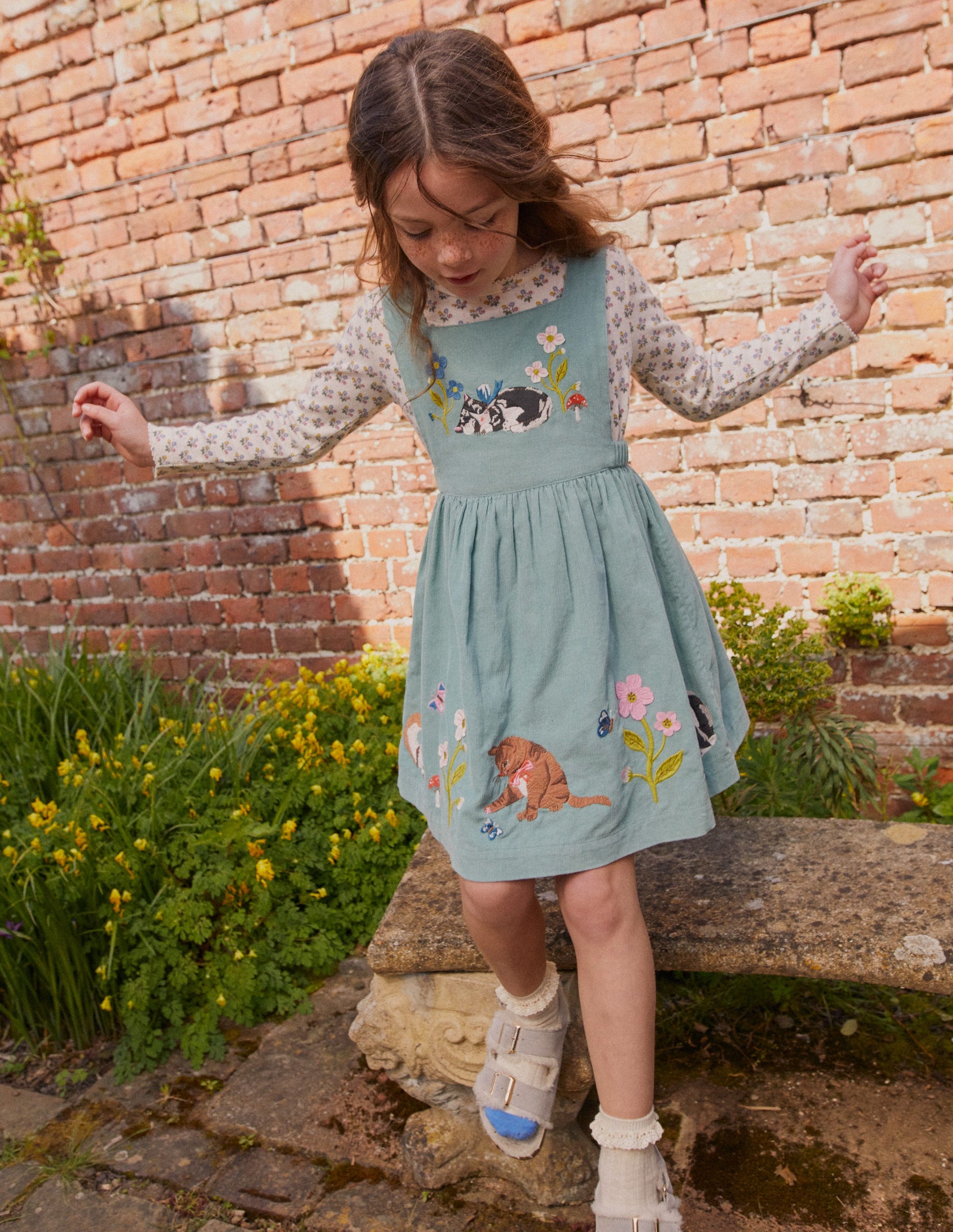 Robe chasuble en velours côtelé à appliqué-Chats vert fumée-5