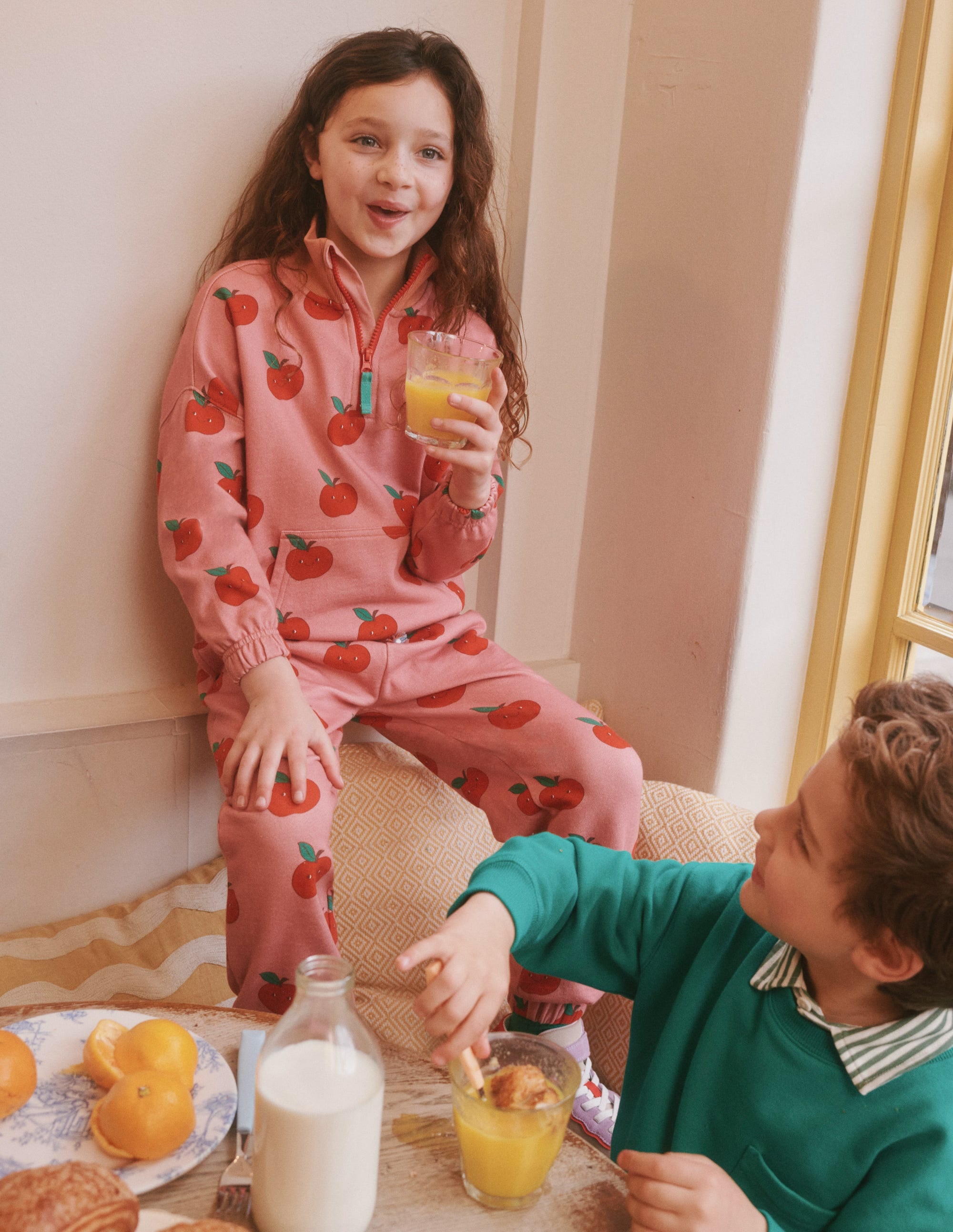 Sweat imprimé partiellement zippé-Pommes rose amande - Image 5