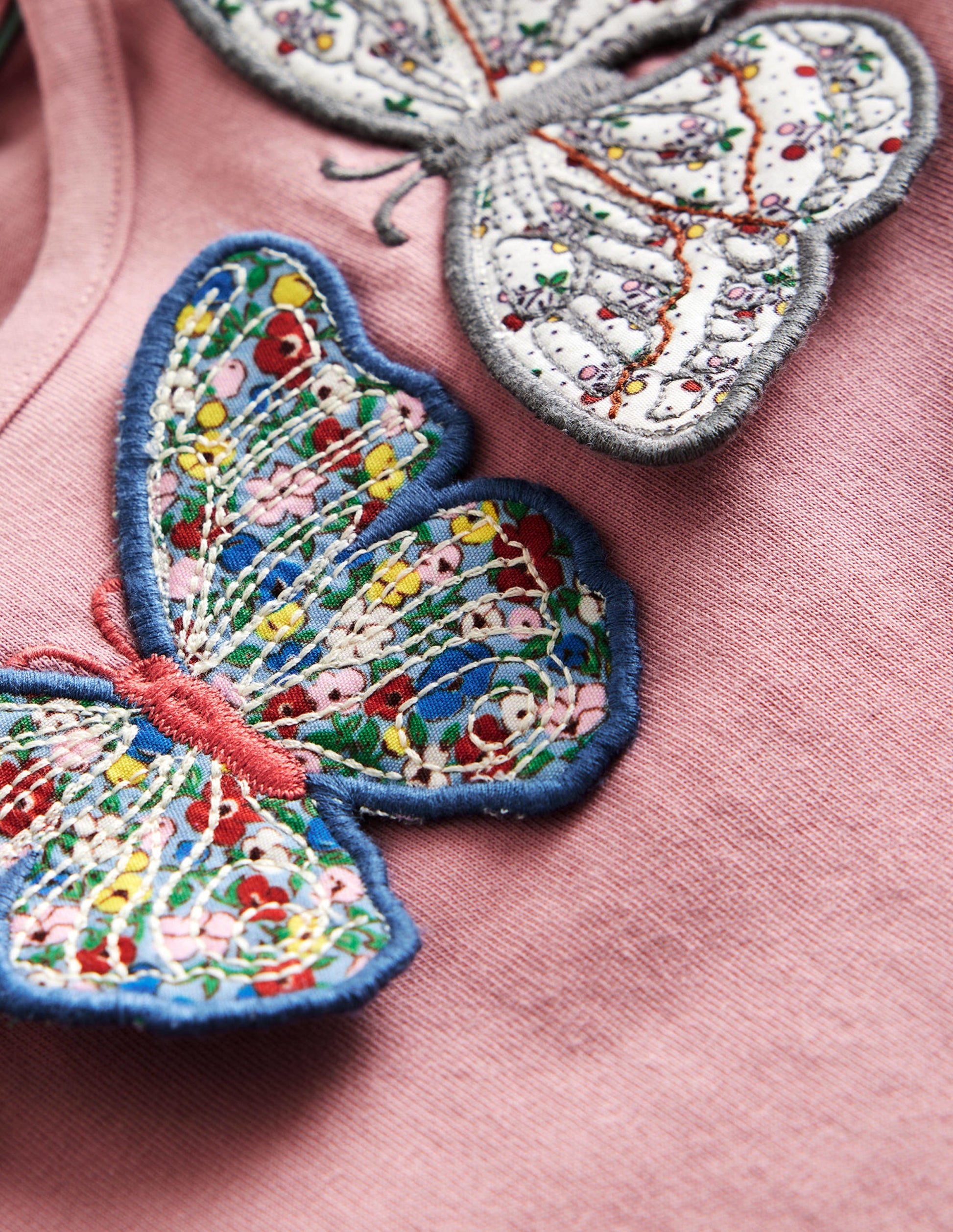 T-Shirt mit 3D-Applikation-Mandelrosa Schmetterlinge-3