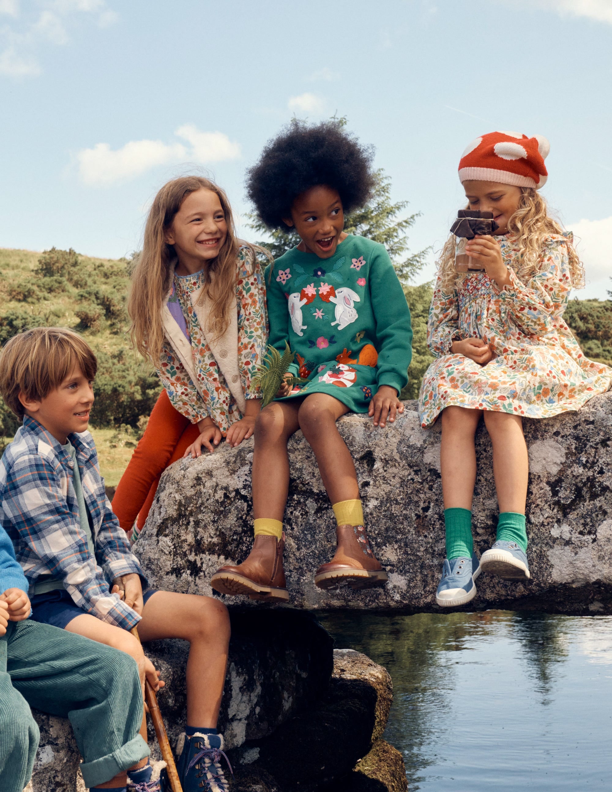 Kuscheliges Sweatshirt-Kleid mit Applikationen-Tiefgrün Wald - Image 4