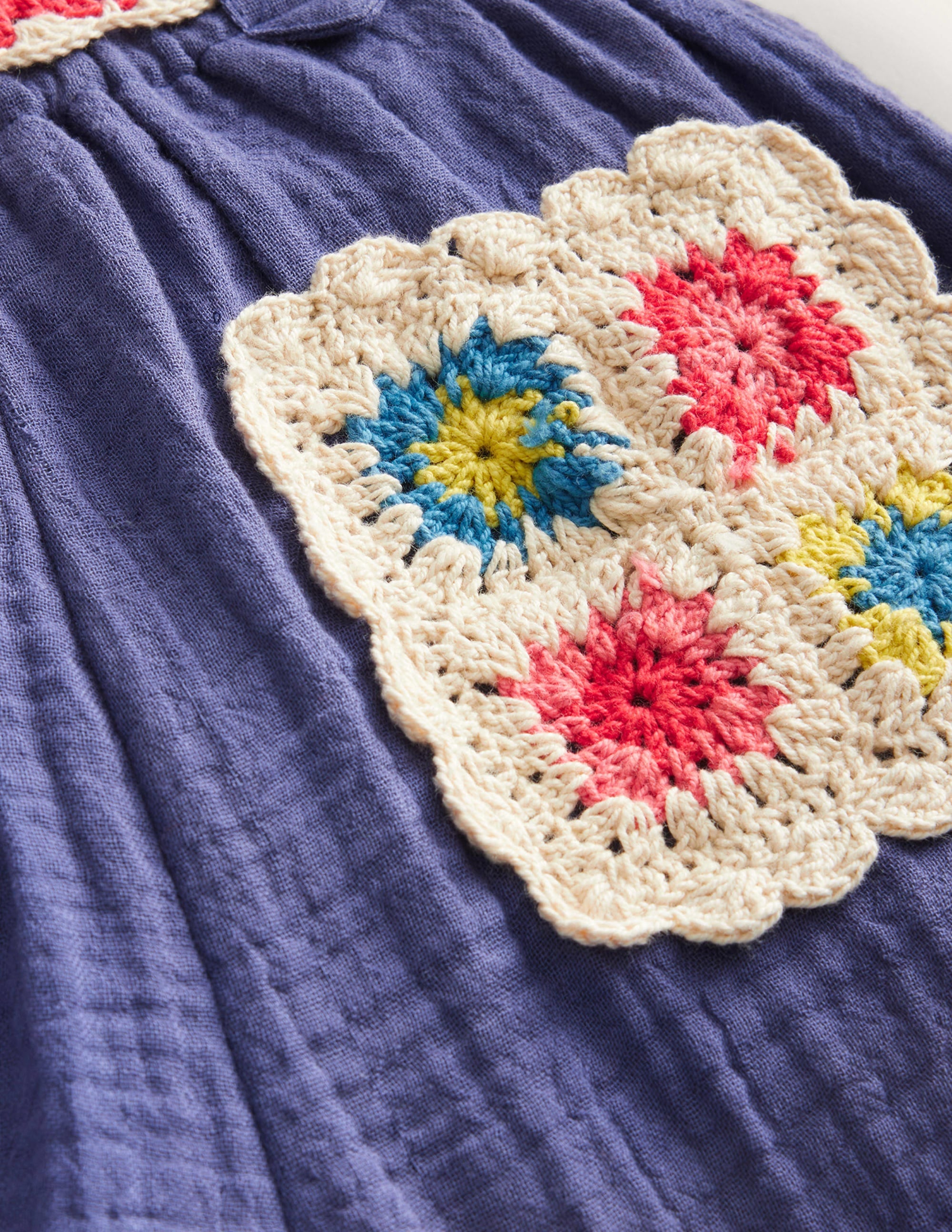 Short froissé avec détail en crochet-Tribord tendre - Image 3