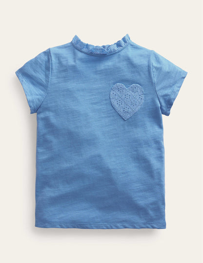 T-Shirt mit Lochstickereitasche-Himmelblau